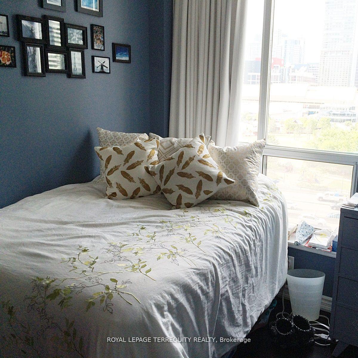 2 Bedrooms Condo at 228 Queens,  Toronto For sale