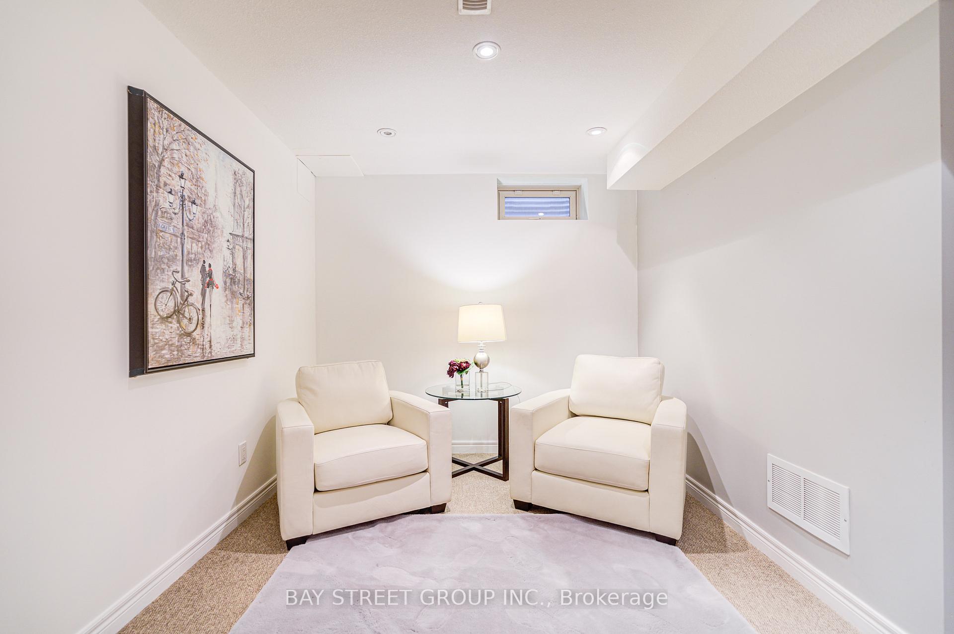 2 Bedrooms Condo at 1085 Harrogate, Hamilton For sale