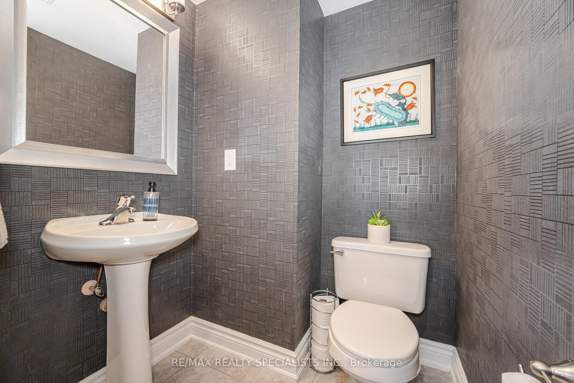 2 Bedrooms Condo at 2341 Parkhaven, Oakville For sale