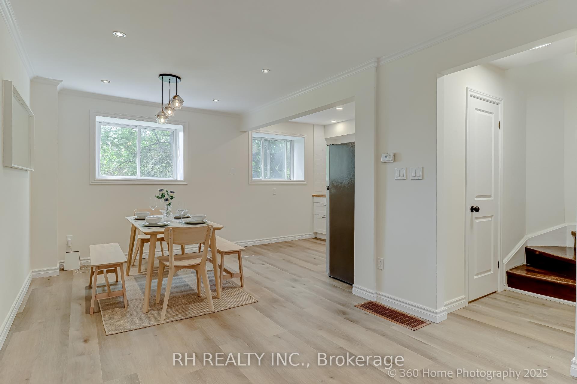 4 Bedrooms Condo at 25 Collinsgrove, Toronto For sale