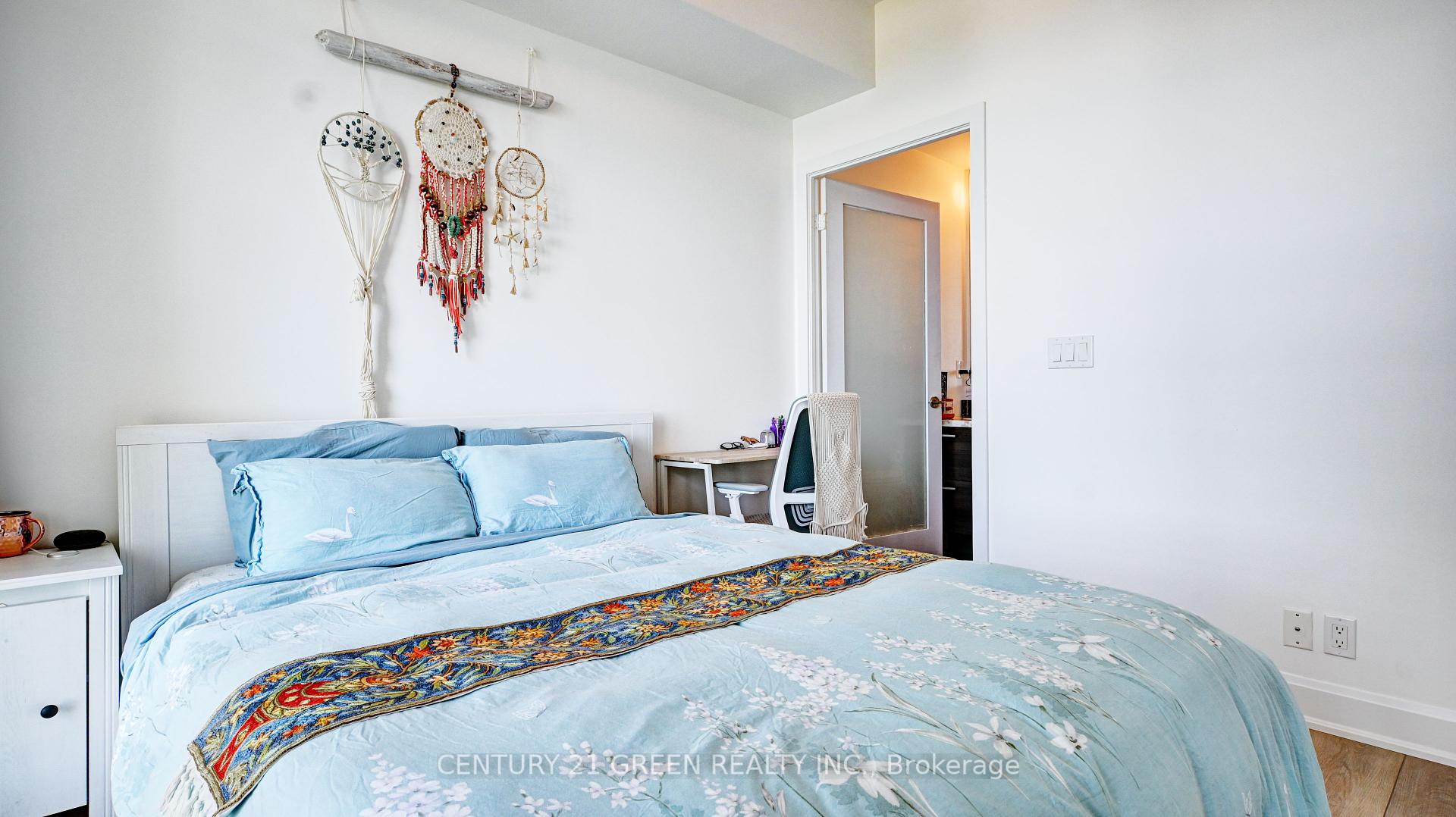 2 Bedrooms Condo at 33 Shore Breeze, Toronto For sale