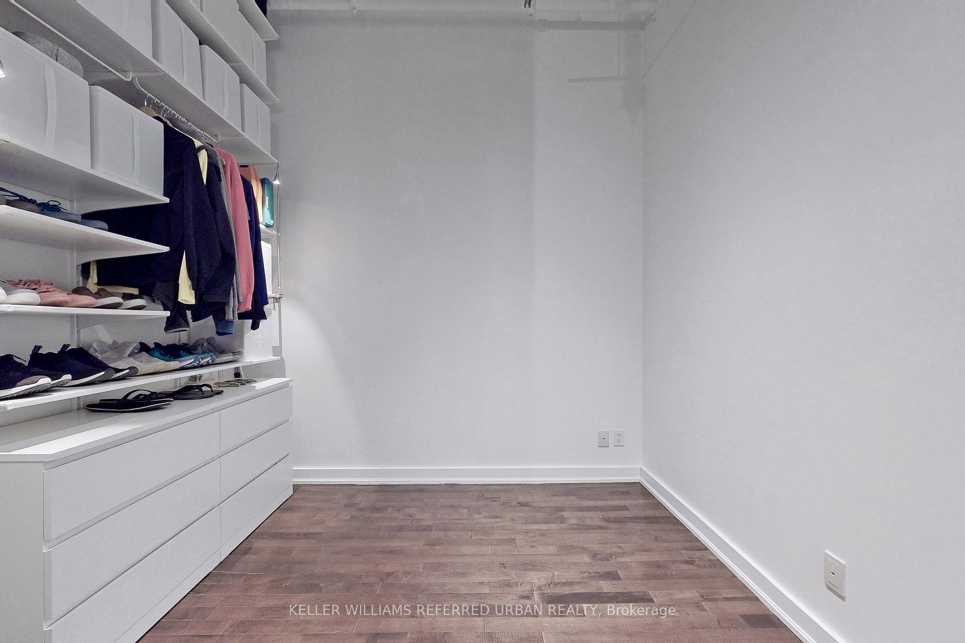 2 Bedrooms Condo at 43 Hanna, Toronto For sale