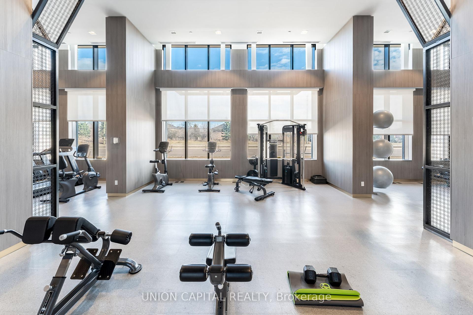 2 Bedrooms Condo at 405 Dundas, Oakville For sale