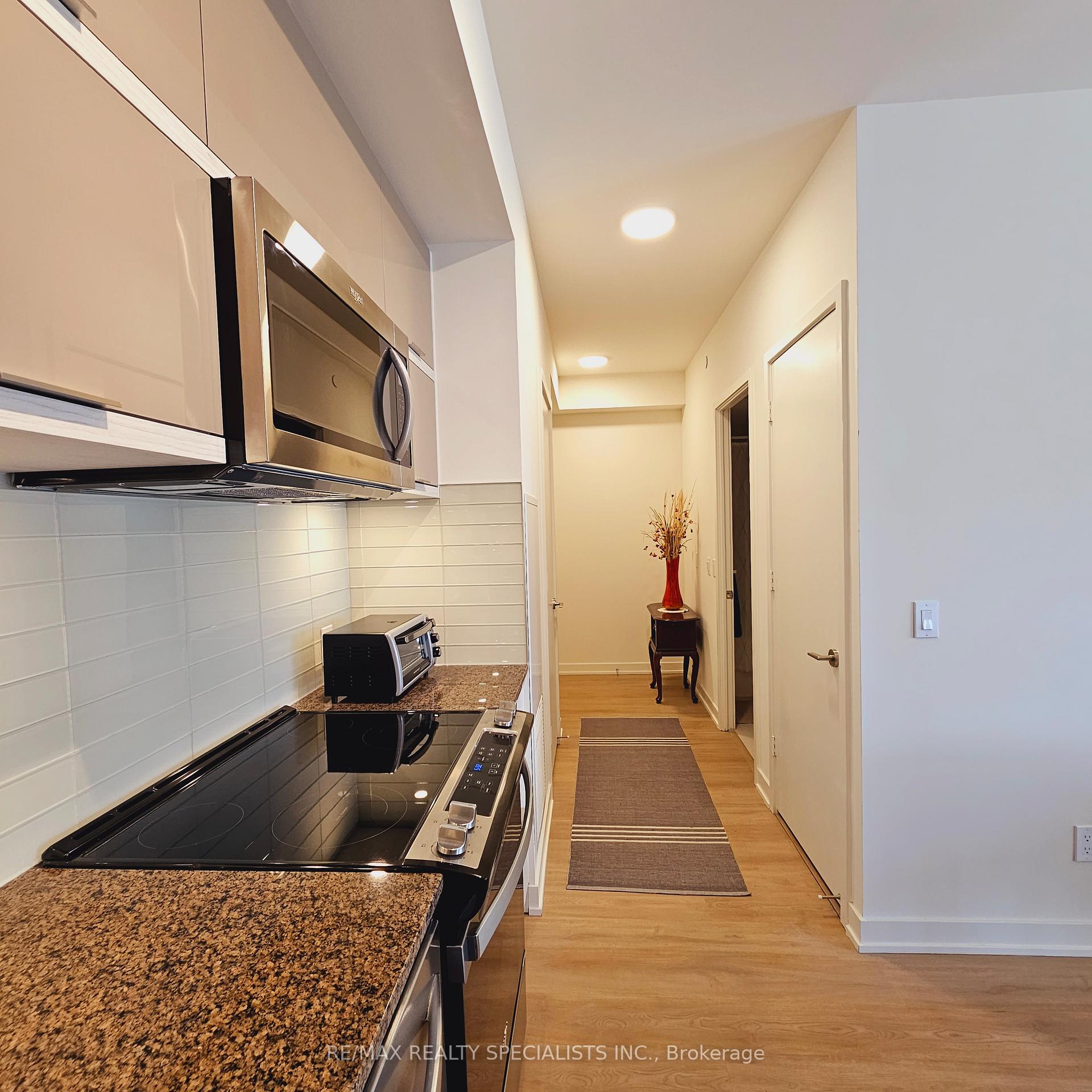 3 Bedrooms Condo at 10 DEERLICK, Toronto For sale