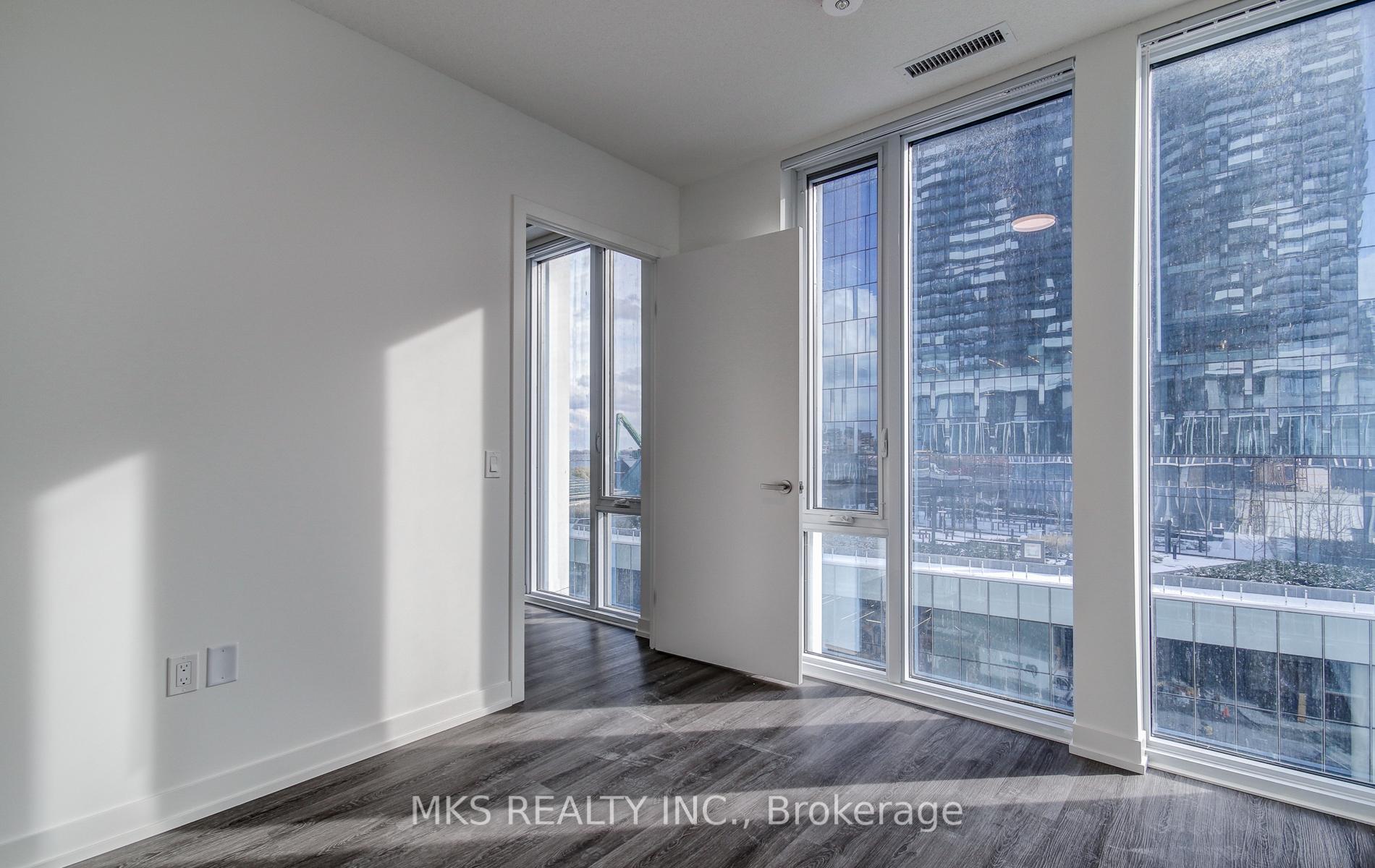 3 Bedrooms Condo at 138 Downes,  Toronto For sale