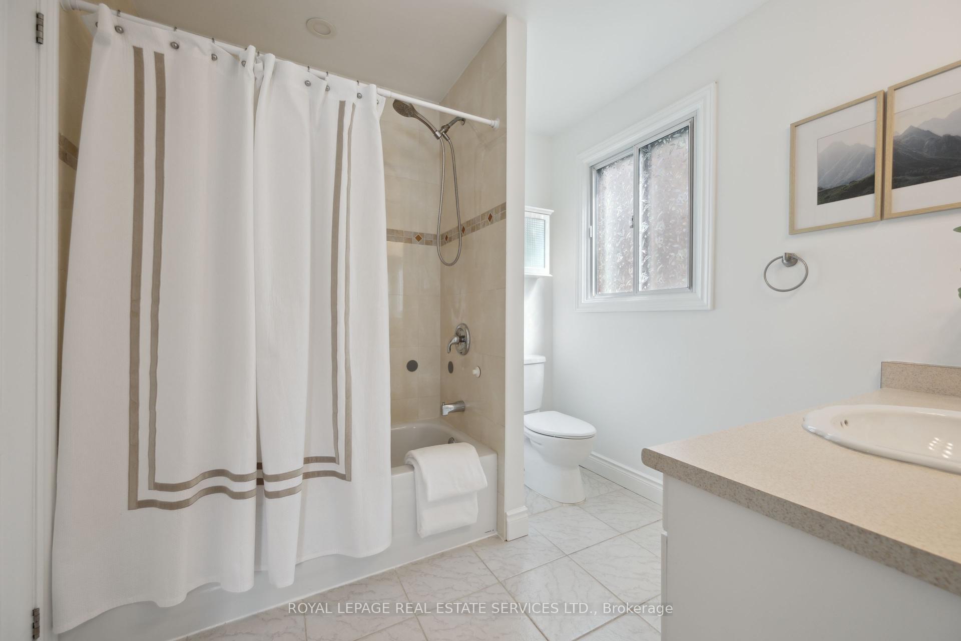 4 Bedrooms Condo at 6540 Falconer, Mississauga For sale