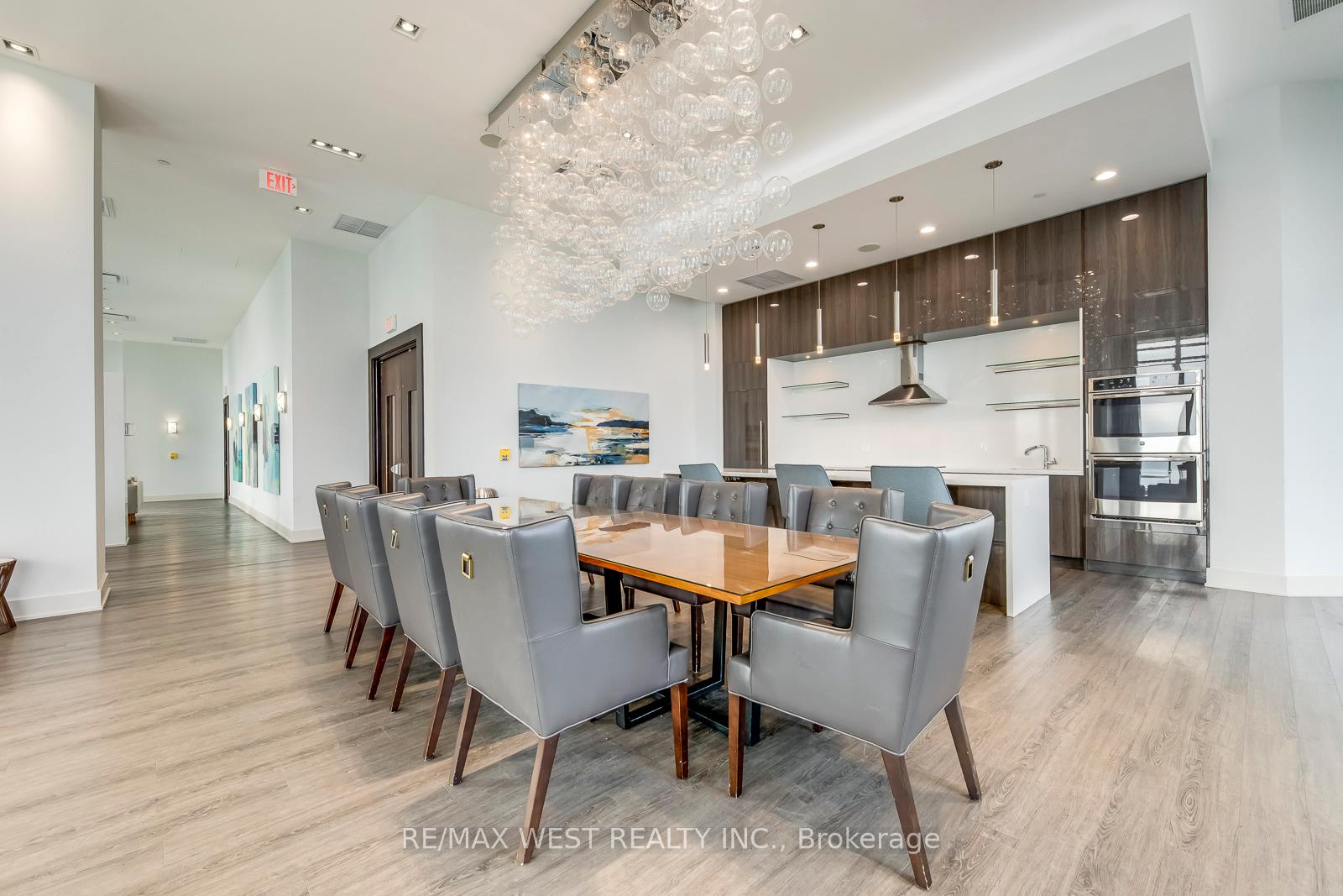 1 Bedroom Condo at 10 Park Lawn, Toronto For sale