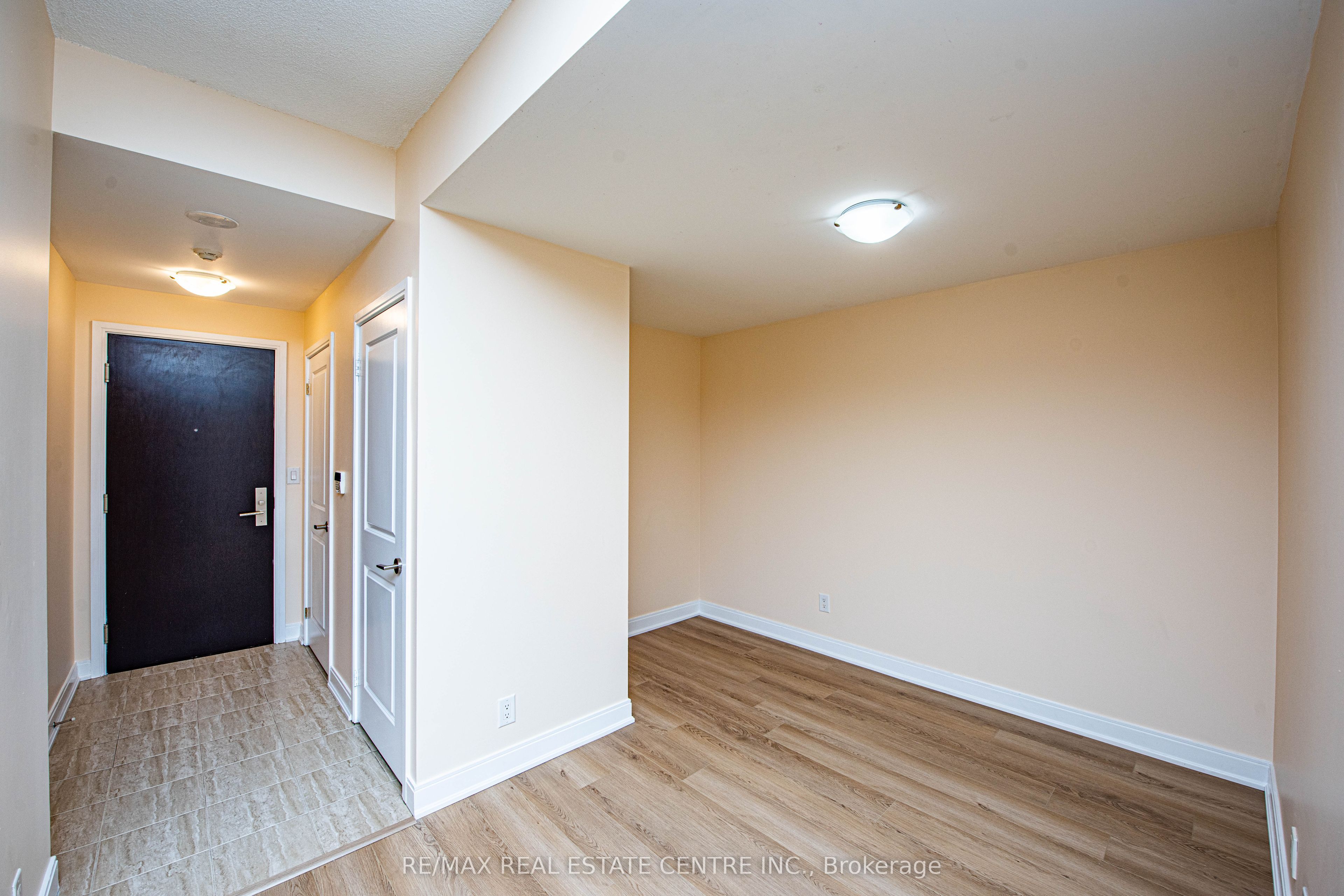 50 Absolute Avenue, #303