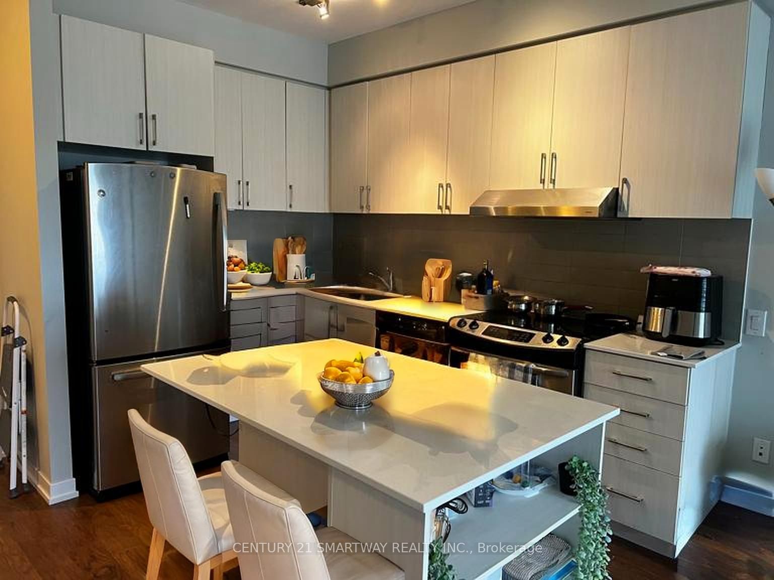 2560 Eglinton Avenue W, #1408