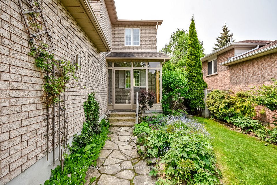 19 Taylor Drive, Barrie, ON L4N 8K6