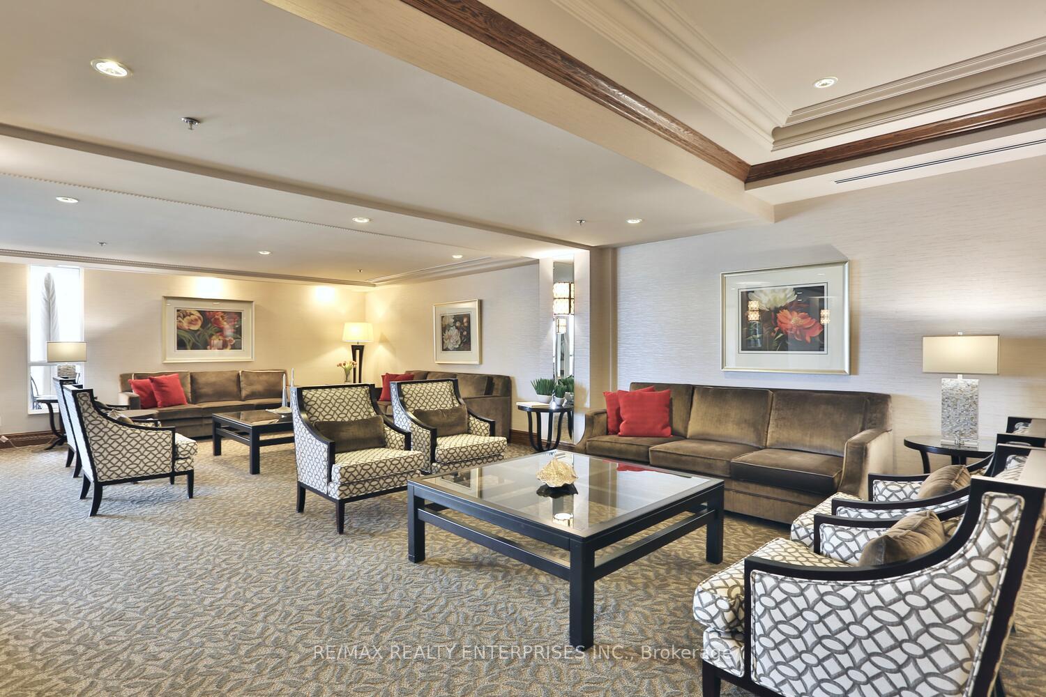 3 Bedrooms Condo at 1900 The Collegeway, Mississauga For sale