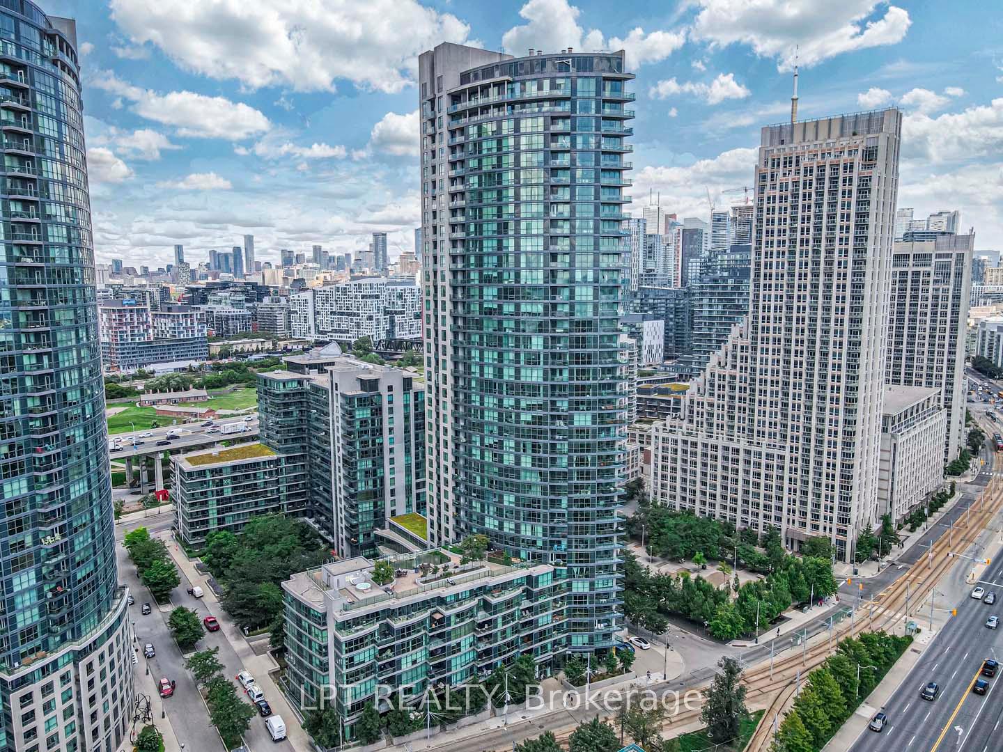 2 Bedrooms Condo at 215 Fort York, Toronto For sale
