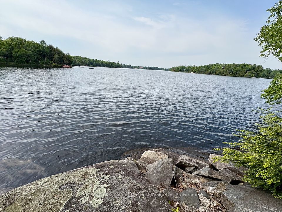 490 North Meadowcove