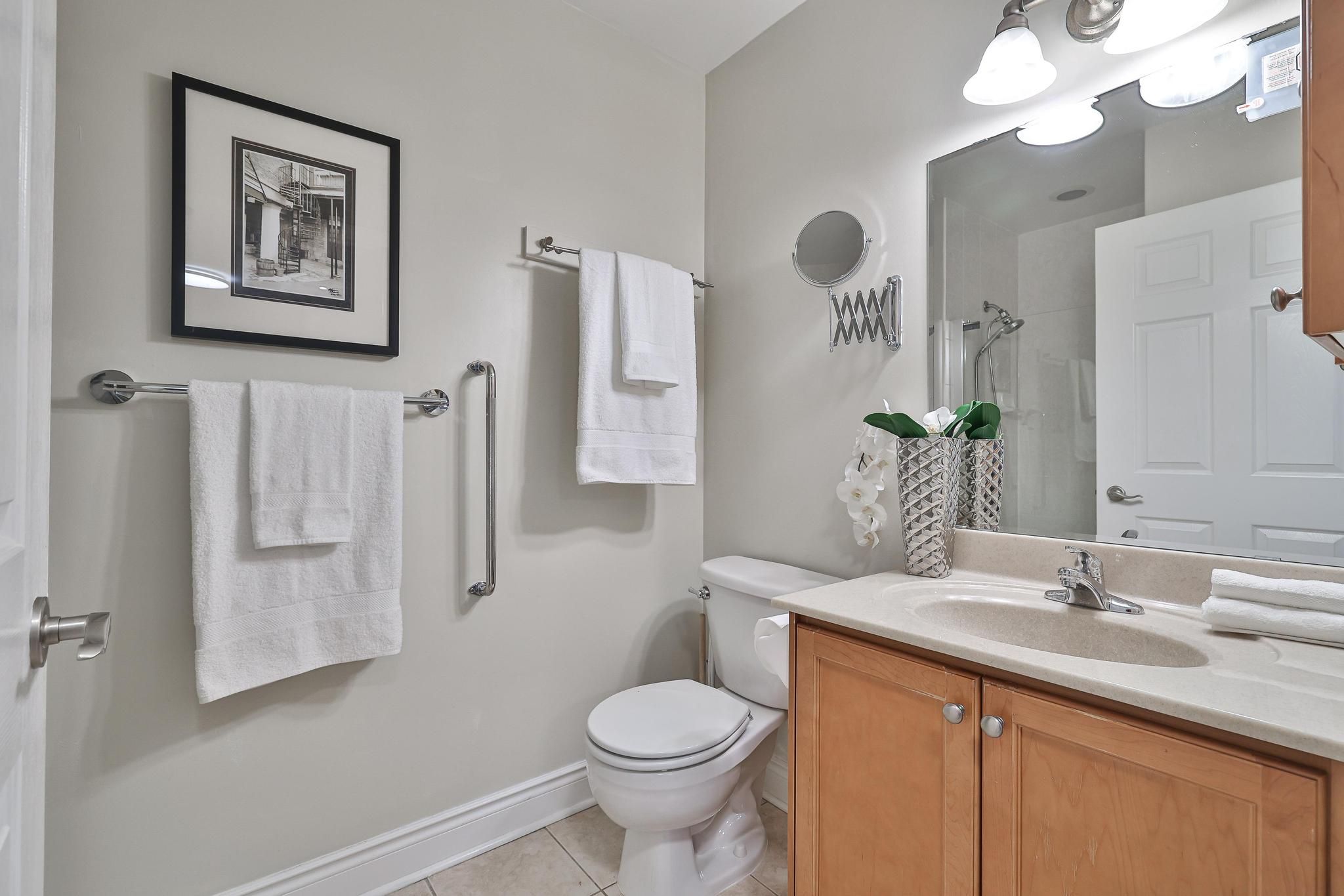12 Rean Drive 811