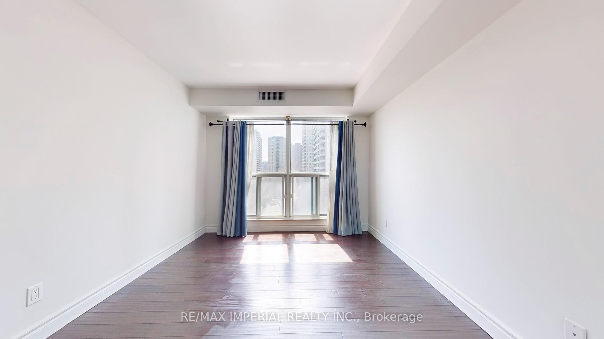 3 Bedrooms Condo at 18 Hollywood, Toronto For sale