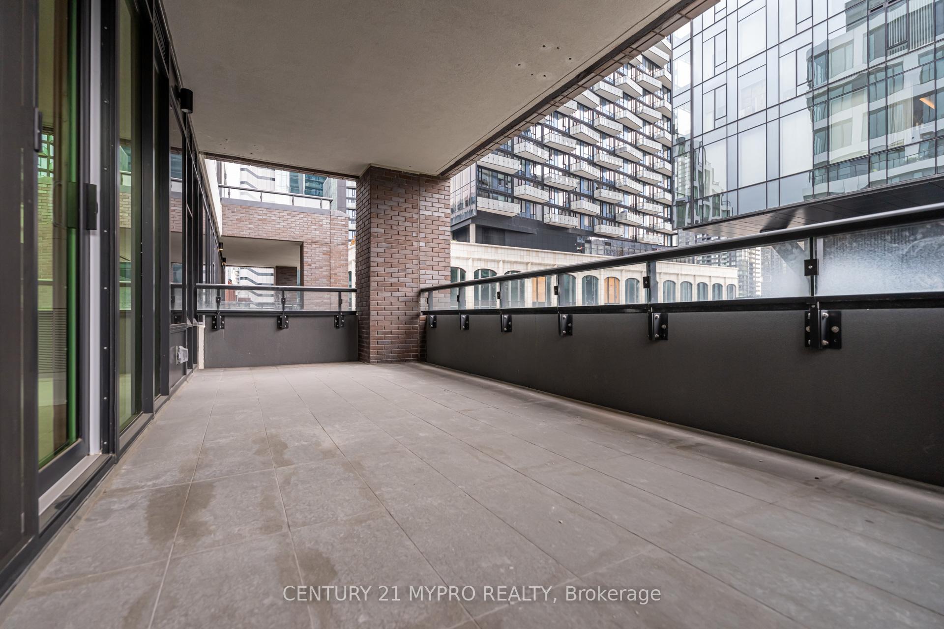 3 Bedrooms Condo at 455 Wellington,  Toronto For sale