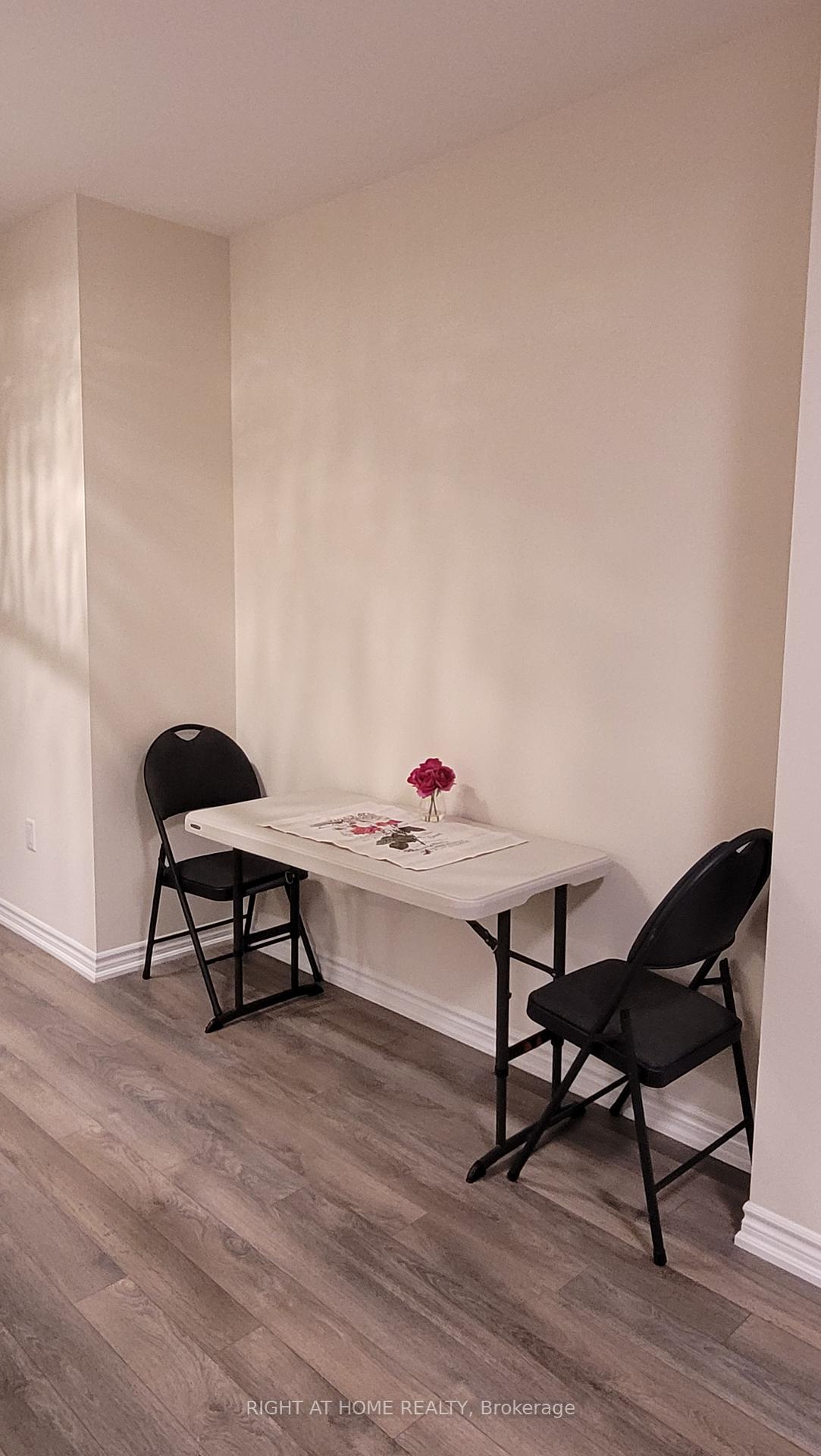 1 Bedroom Condo at 380 Hopewell, Toronto For sale