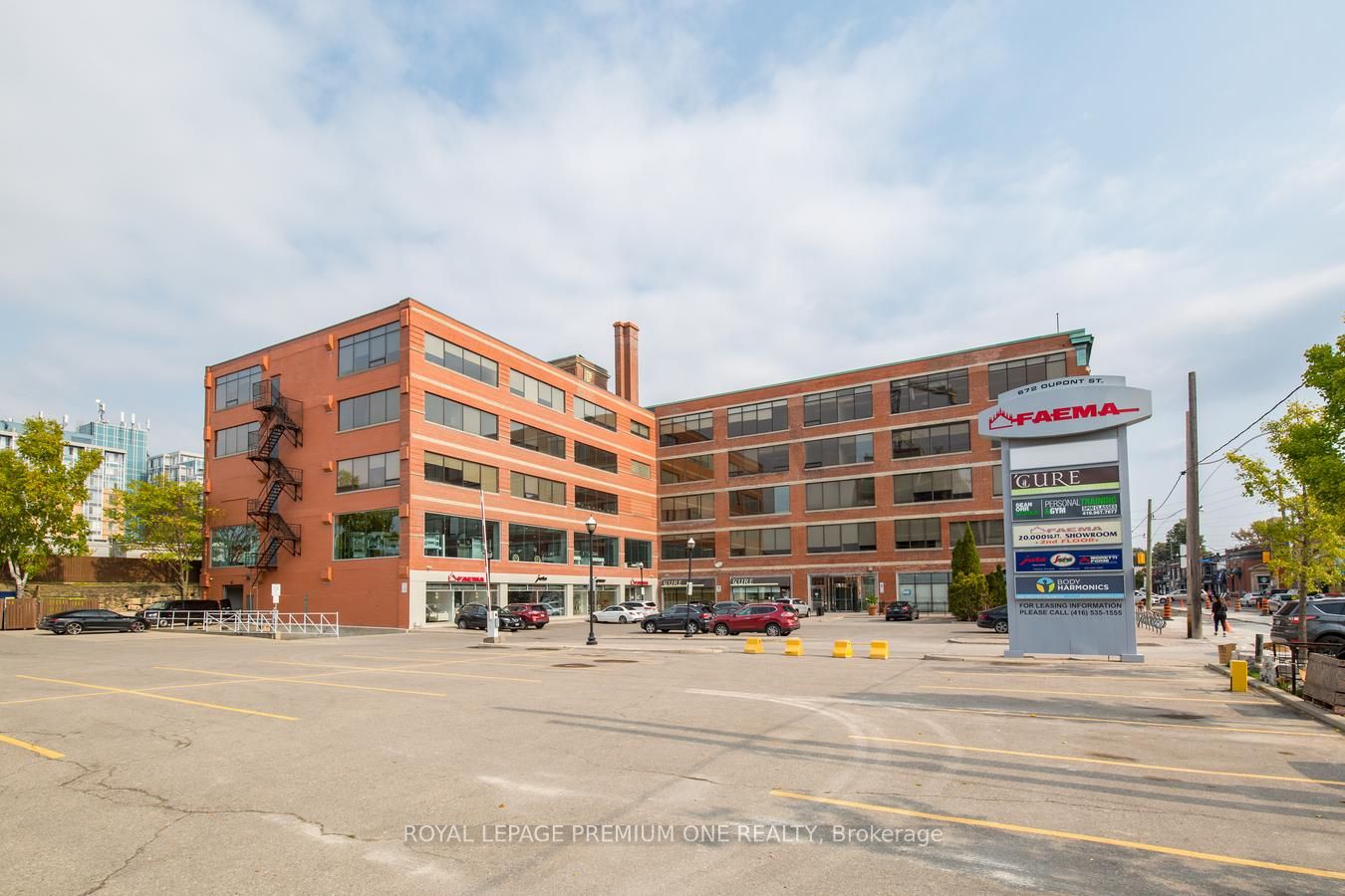 672 Dupont Street, #304