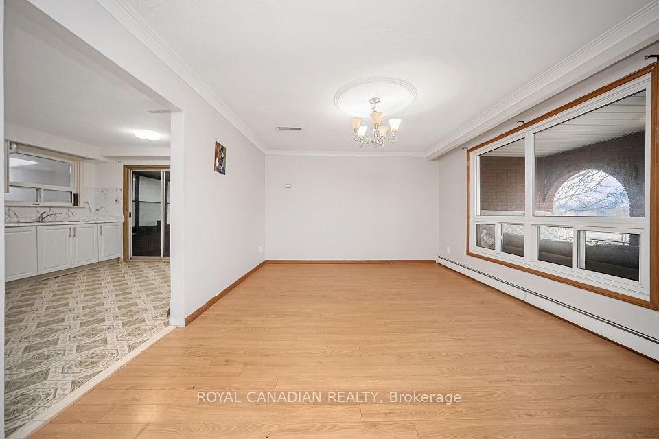 https://trreb-image.ampre.ca/raS8SRXYE_WcIg1eTutFz_r2fe3ERTL7B2k_IiGLcvw/rs:fit:960:960/wm:.5:so:0:50:.4/wmsh:10/wmt:PHNwYW4gZm9yZWdyb3VuZD0nd2hpdGUnIGZvbnQ9JzY4Jz5ST1lBTCBDQU5BRElBTiBSRUFMVFksIEJyb2tlcmFnZTwvc3Bhbj4/L3RycmViL2xpc3RpbmdzLzQwLzczLzM3LzUyL3AvMmEzYzFjYzctNTJjOC00NThlLWE2Y2ItNzg2ZTlhMWU0NTk5LmpwZw.jpg