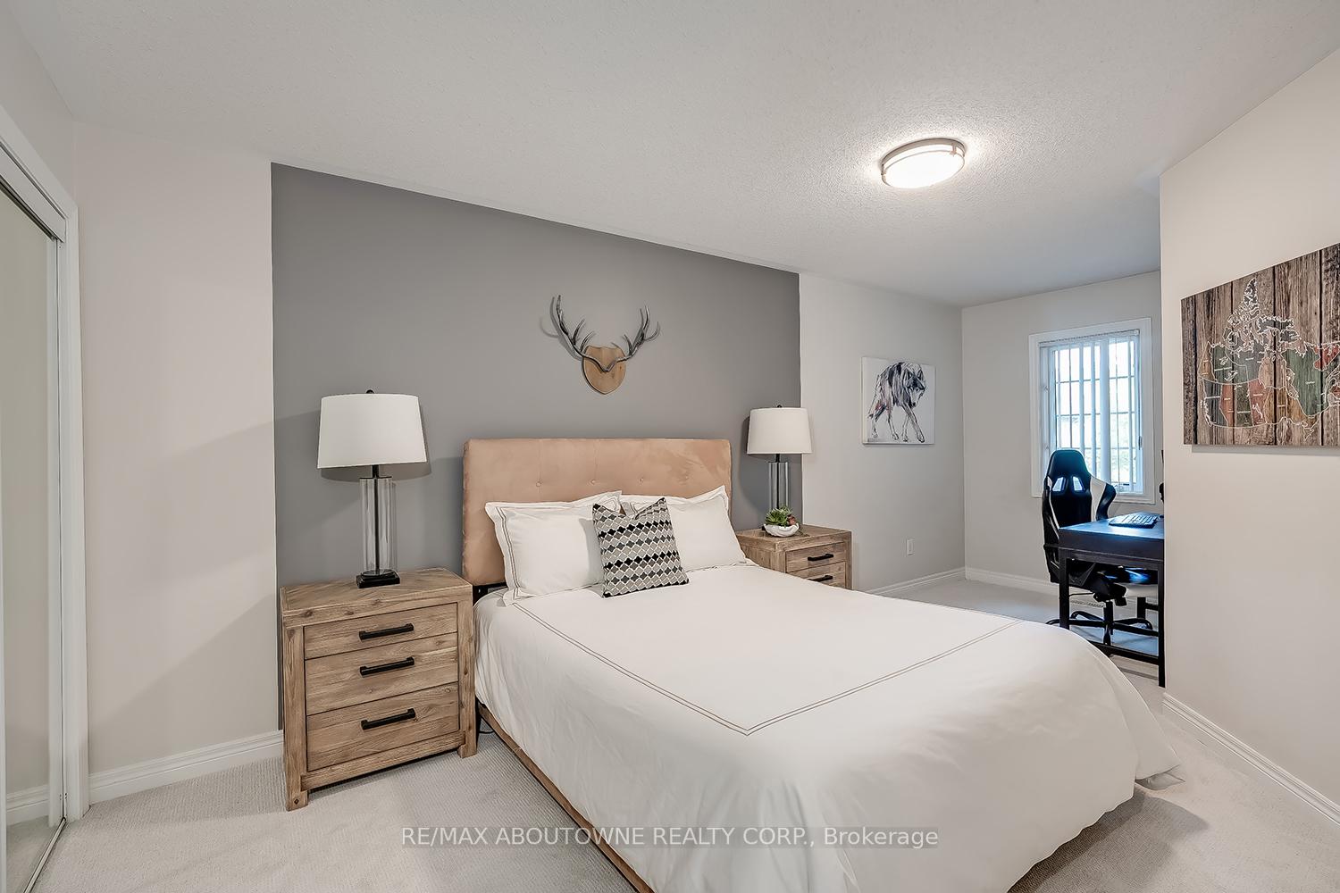 3 Bedrooms Condo at 233 Duskywing, Oakville For sale