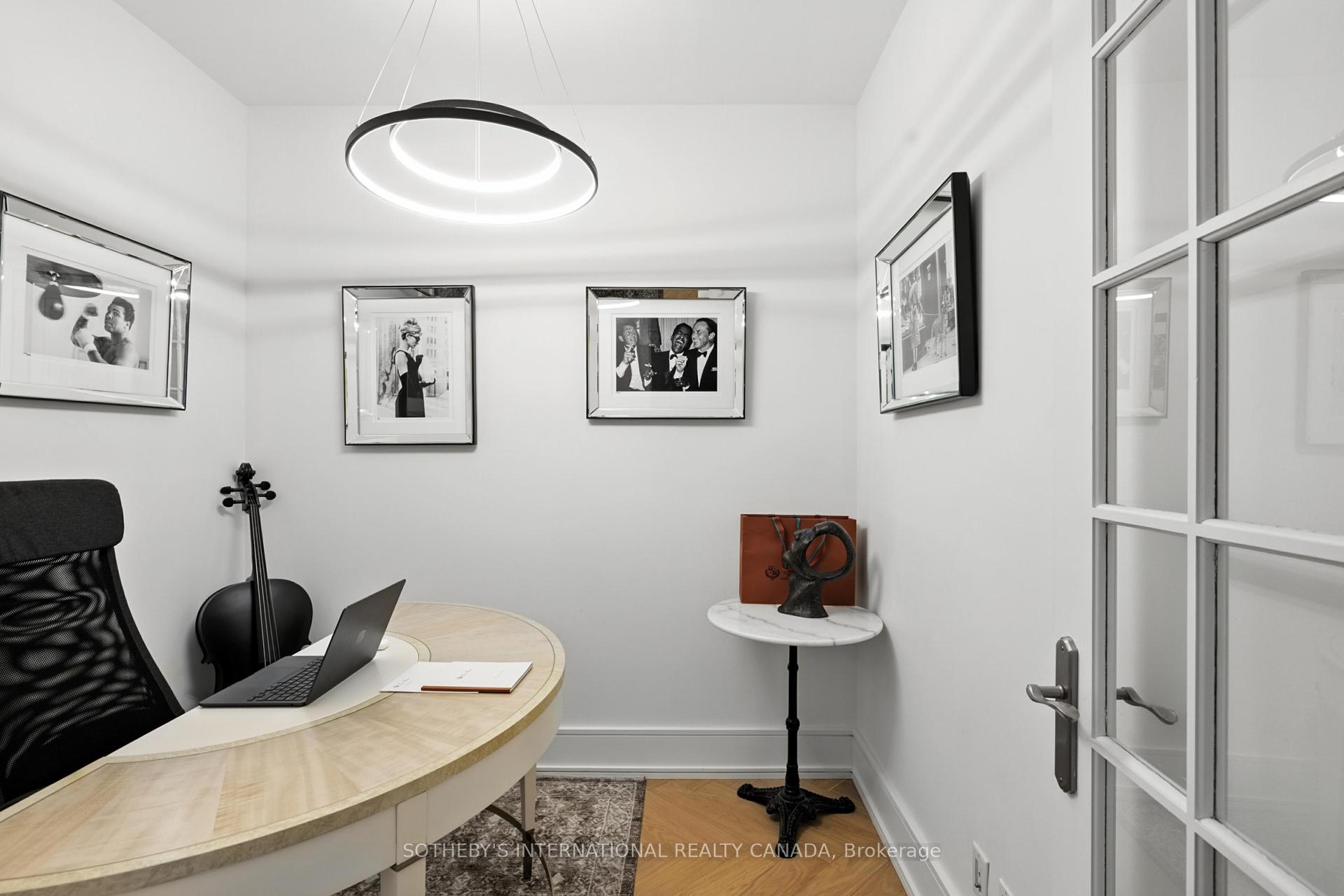 2 Bedrooms Condo at 10 Bellair, Toronto For sale
