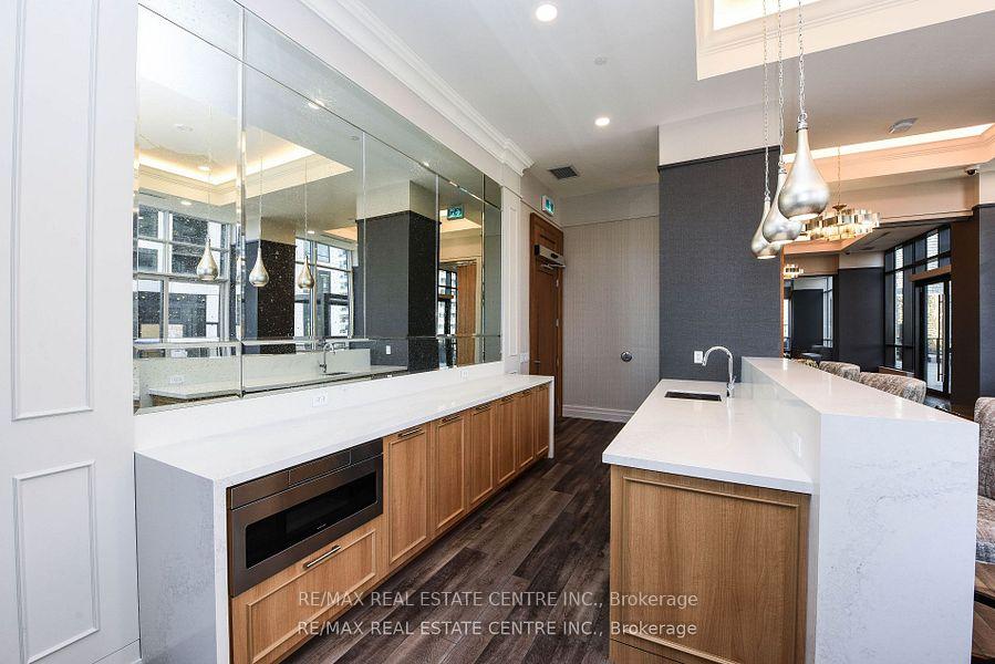 2 Bedrooms Condo at 36 Elm, Mississauga For sale