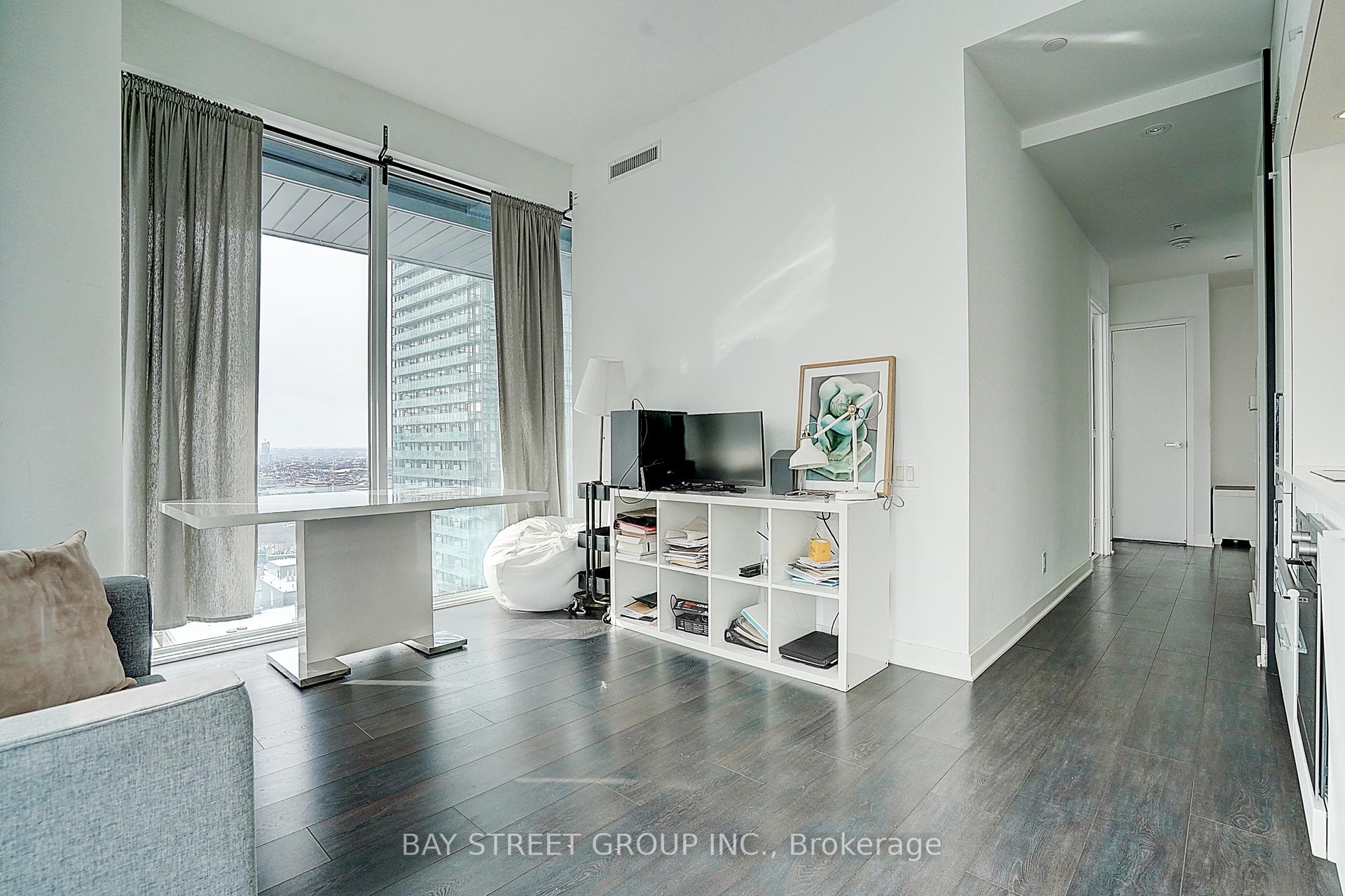 1 Bedroom Condo at 15 Grenville, Toronto For sale