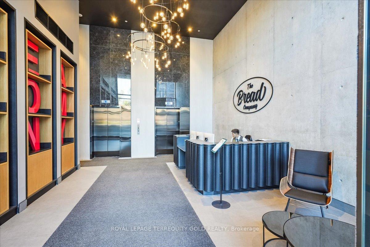 3 Bedrooms Condo at 195 McCaul, Toronto For sale