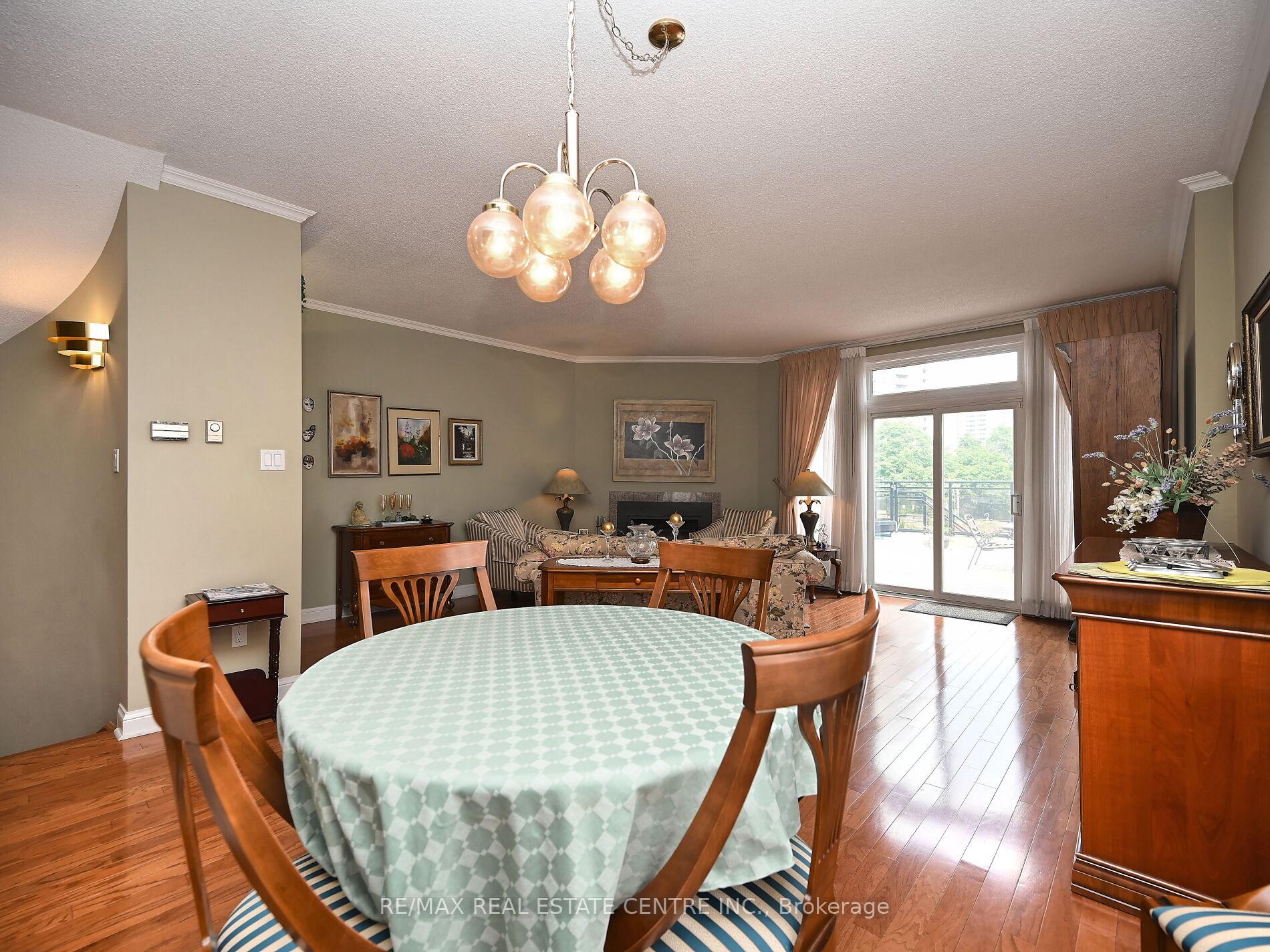 3 Bedrooms Condo at 3587 Kariya, Mississauga For sale