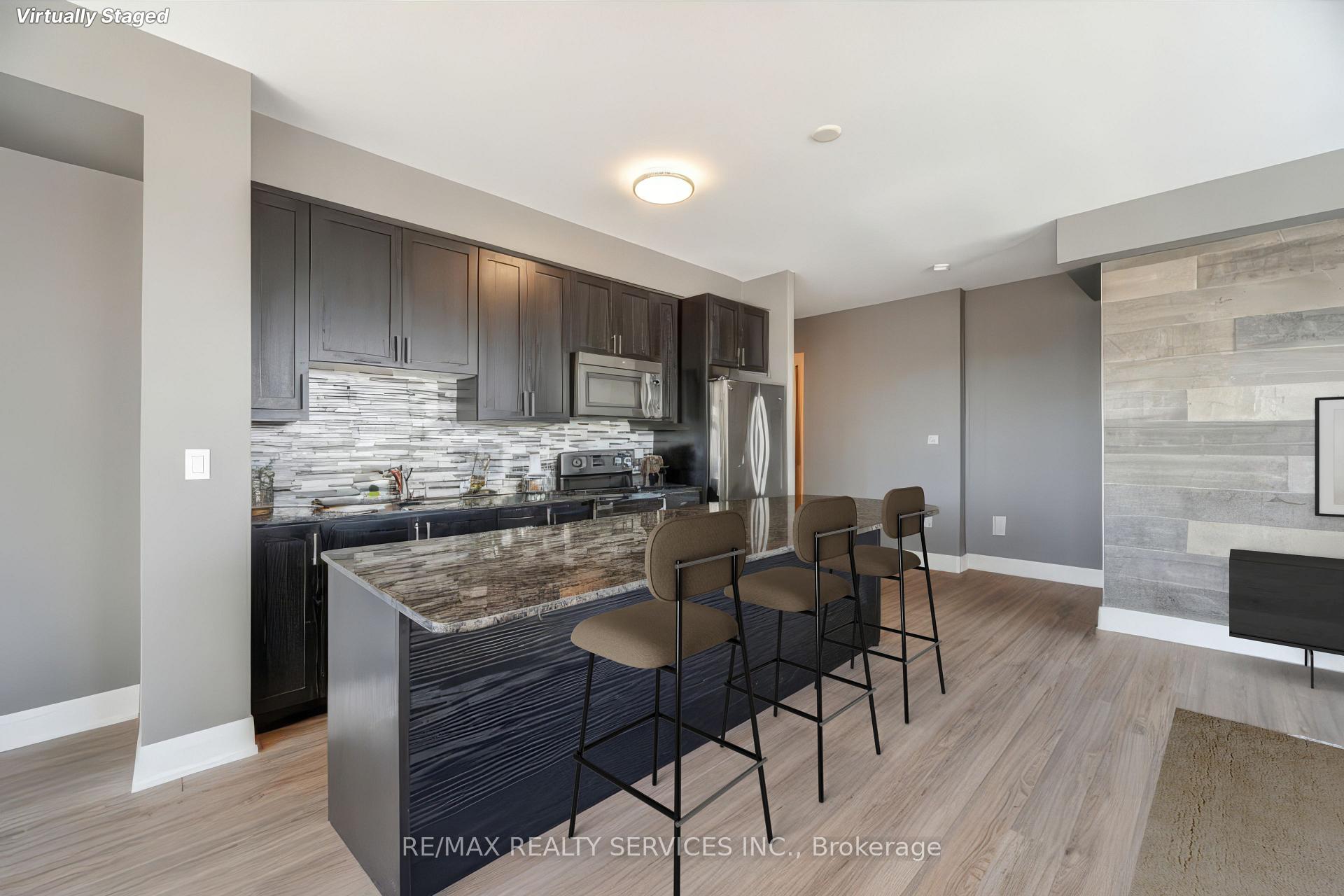 3 Bedrooms Condo at 2900 Highway 7, Vaughan For sale