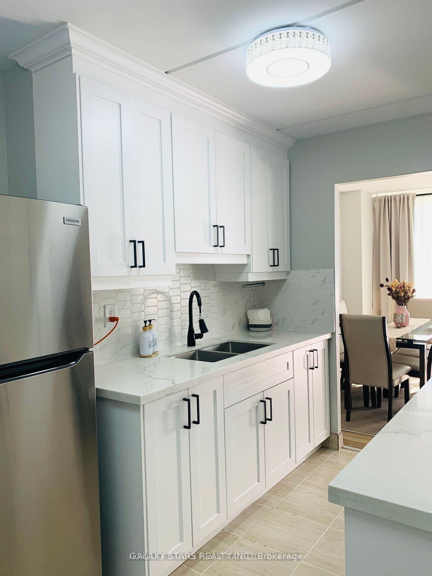 2 Bedrooms Condo at 2 Glamorgan,  Toronto For sale