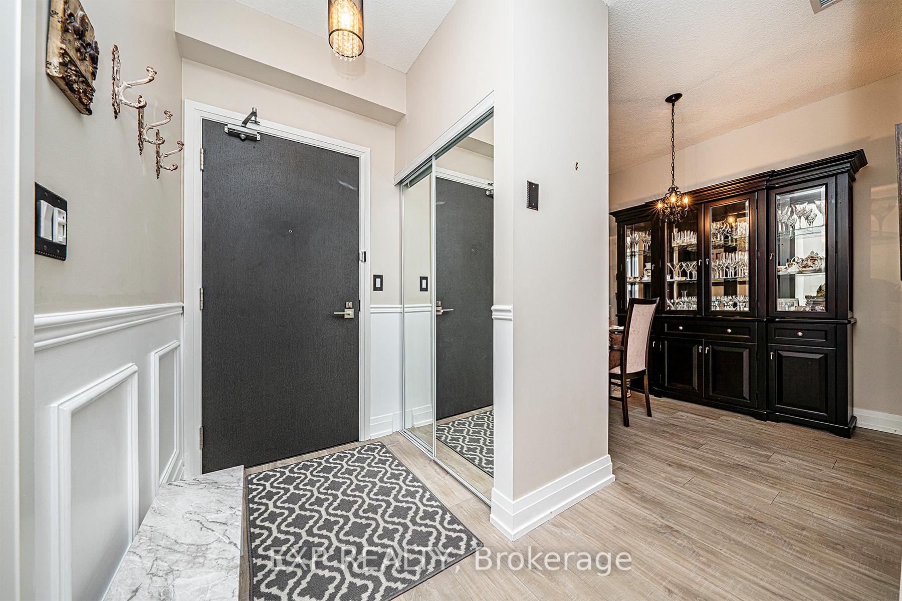 2 Bedrooms Condo at 3600 Highway 7, Vaughan For sale