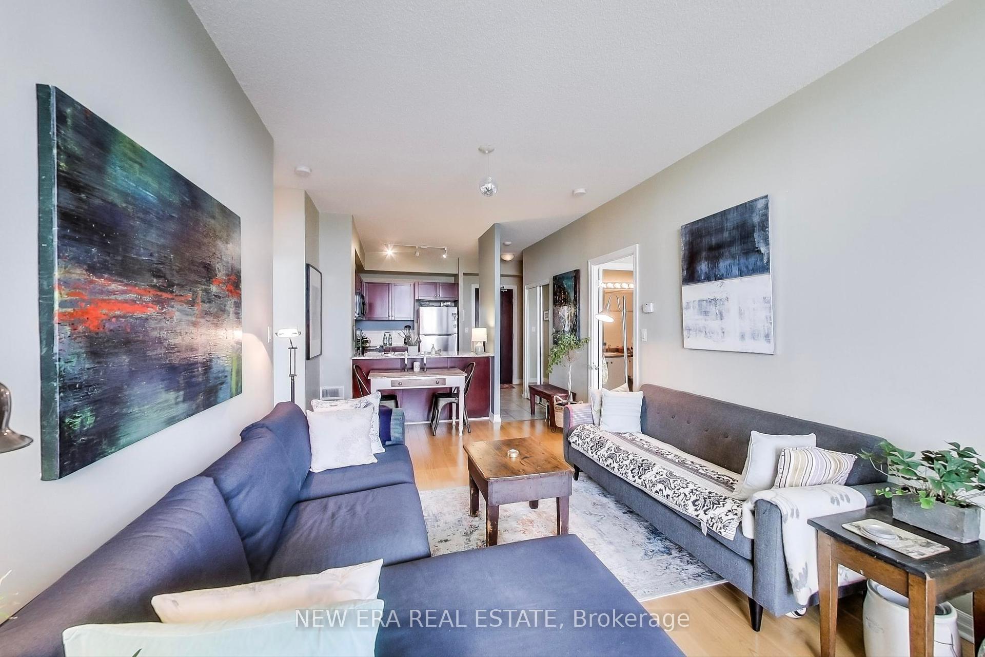 3 Bedrooms Condo at 1359 Rathburn, Mississauga For sale