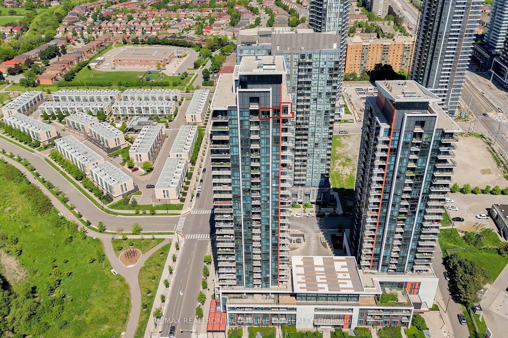 3 Bedrooms Condo at 75 Eglinton, Mississauga For sale
