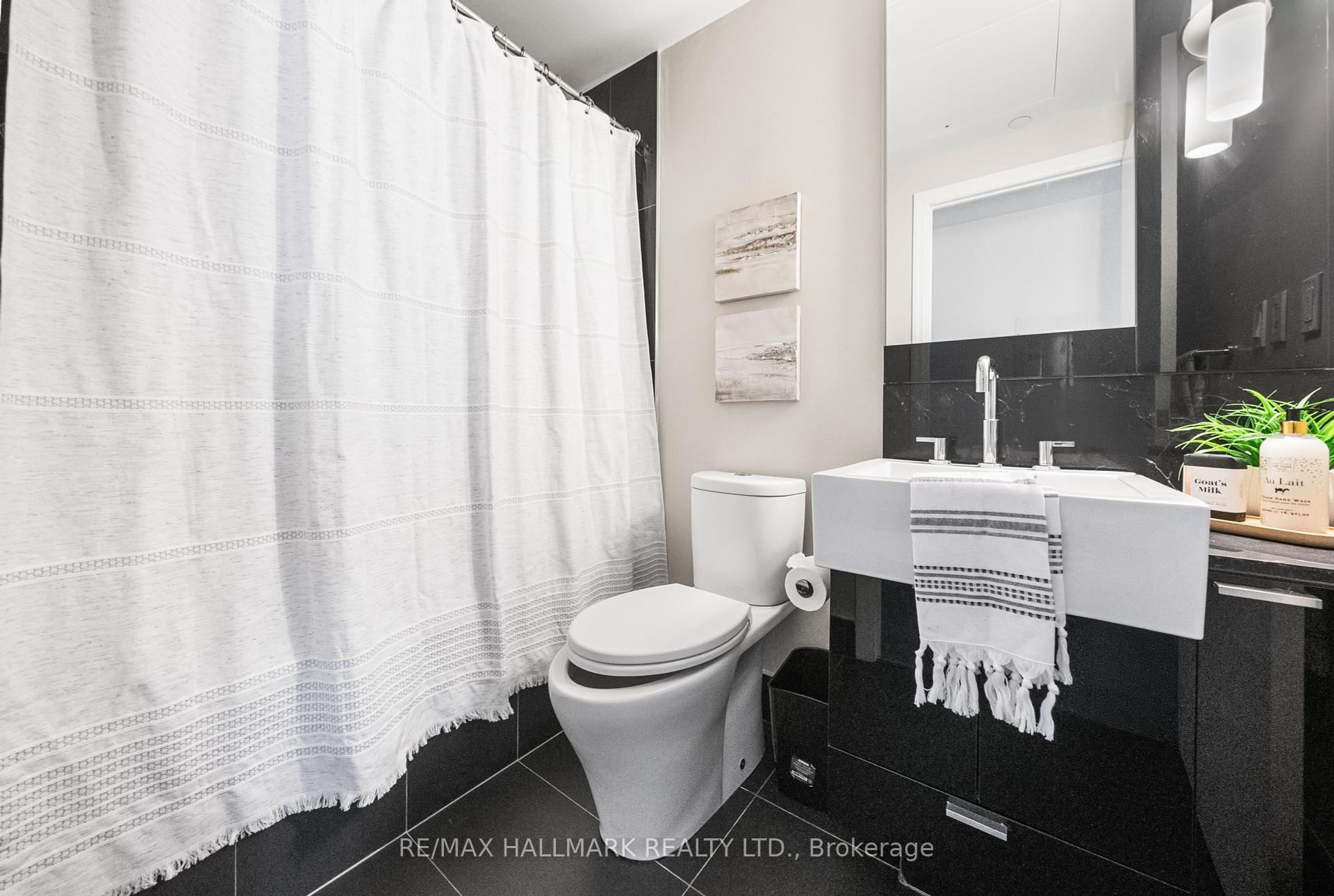 2 Bedrooms Condo at 88 Blue Jays, Toronto For sale