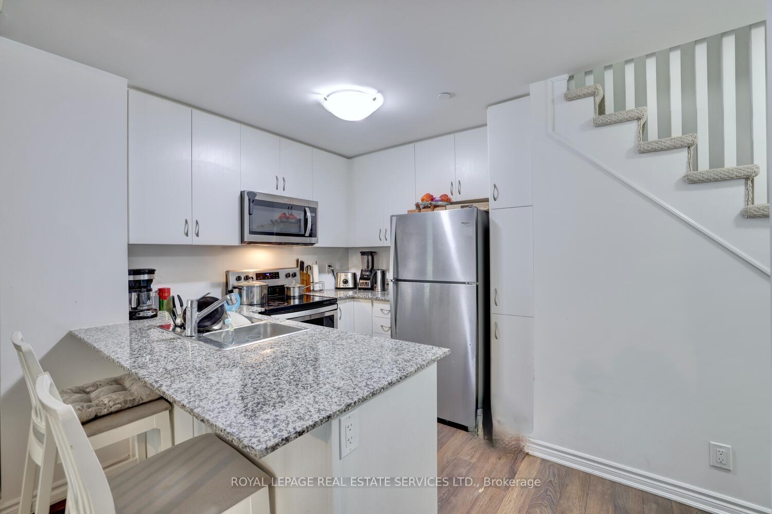 2 Bedrooms Condo at 100 Long Branch,  Toronto For sale