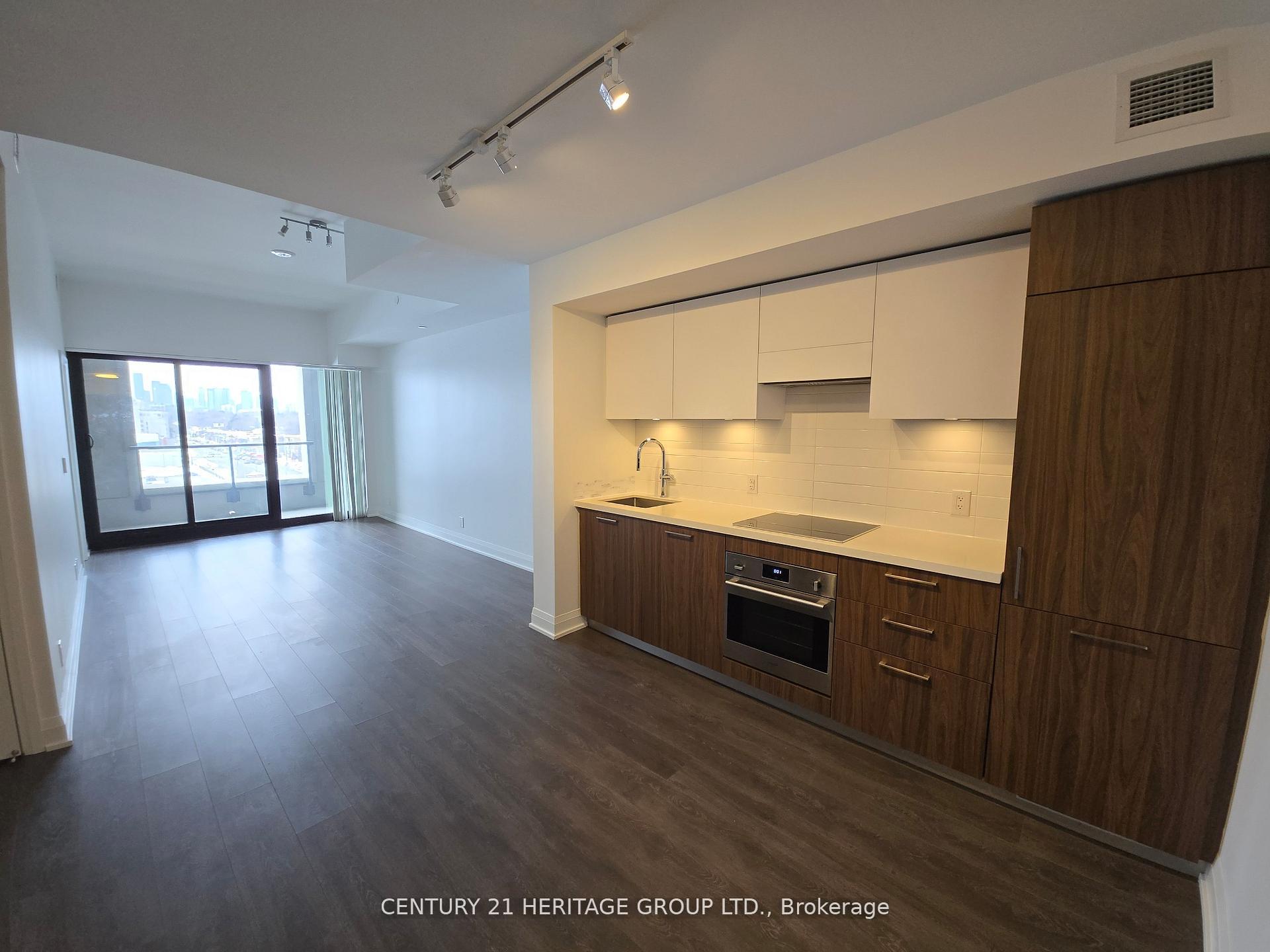 2 Bedrooms Condo at 33 Frederick Todd, Toronto For sale