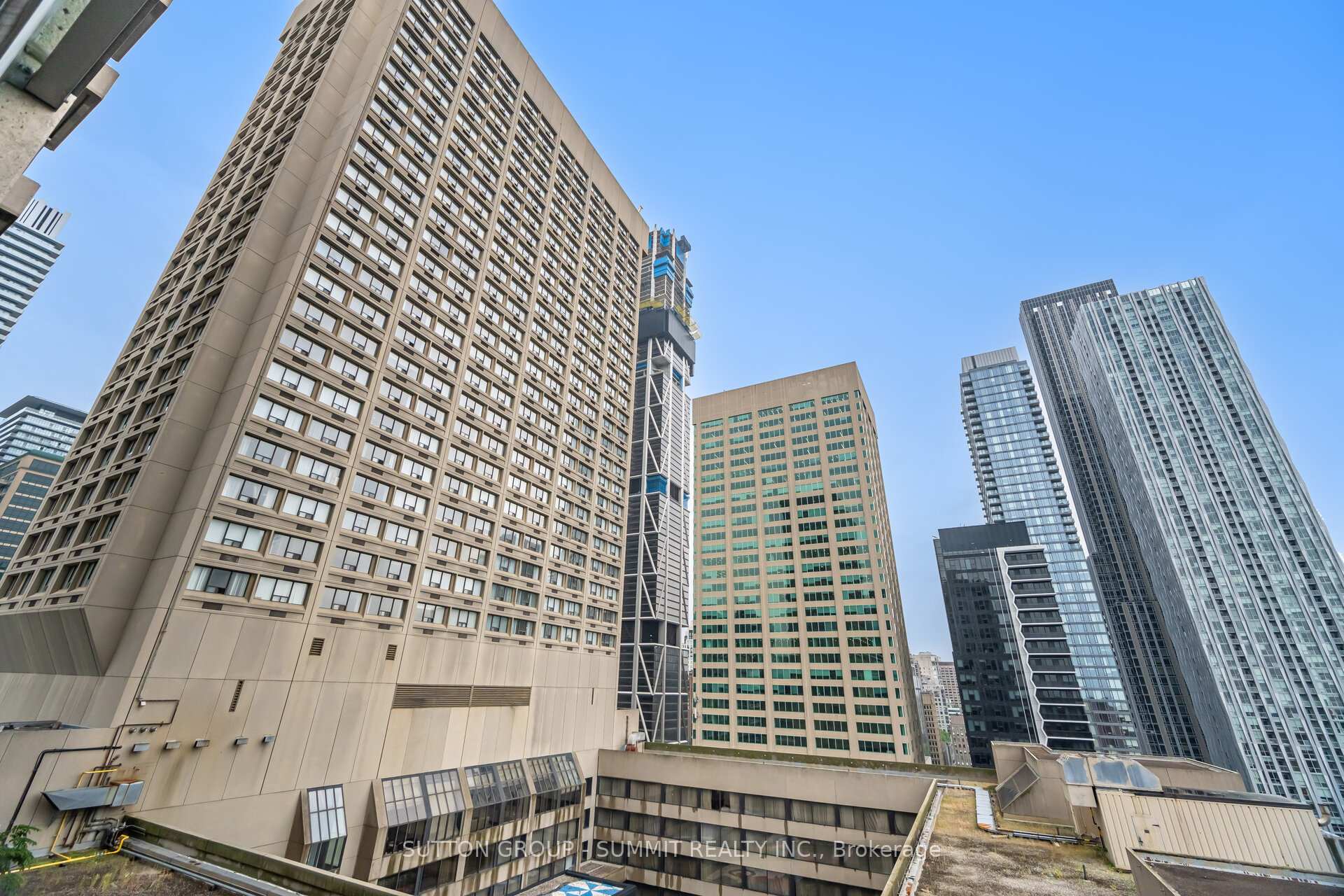 2 Bedrooms Condo at 8 Park, Toronto For sale
