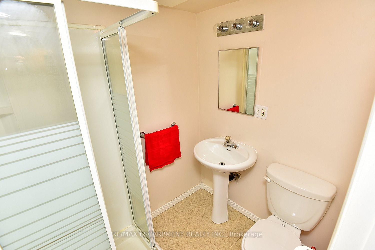 4 Bedrooms Condo at 250 Magnolia, Hamilton For sale