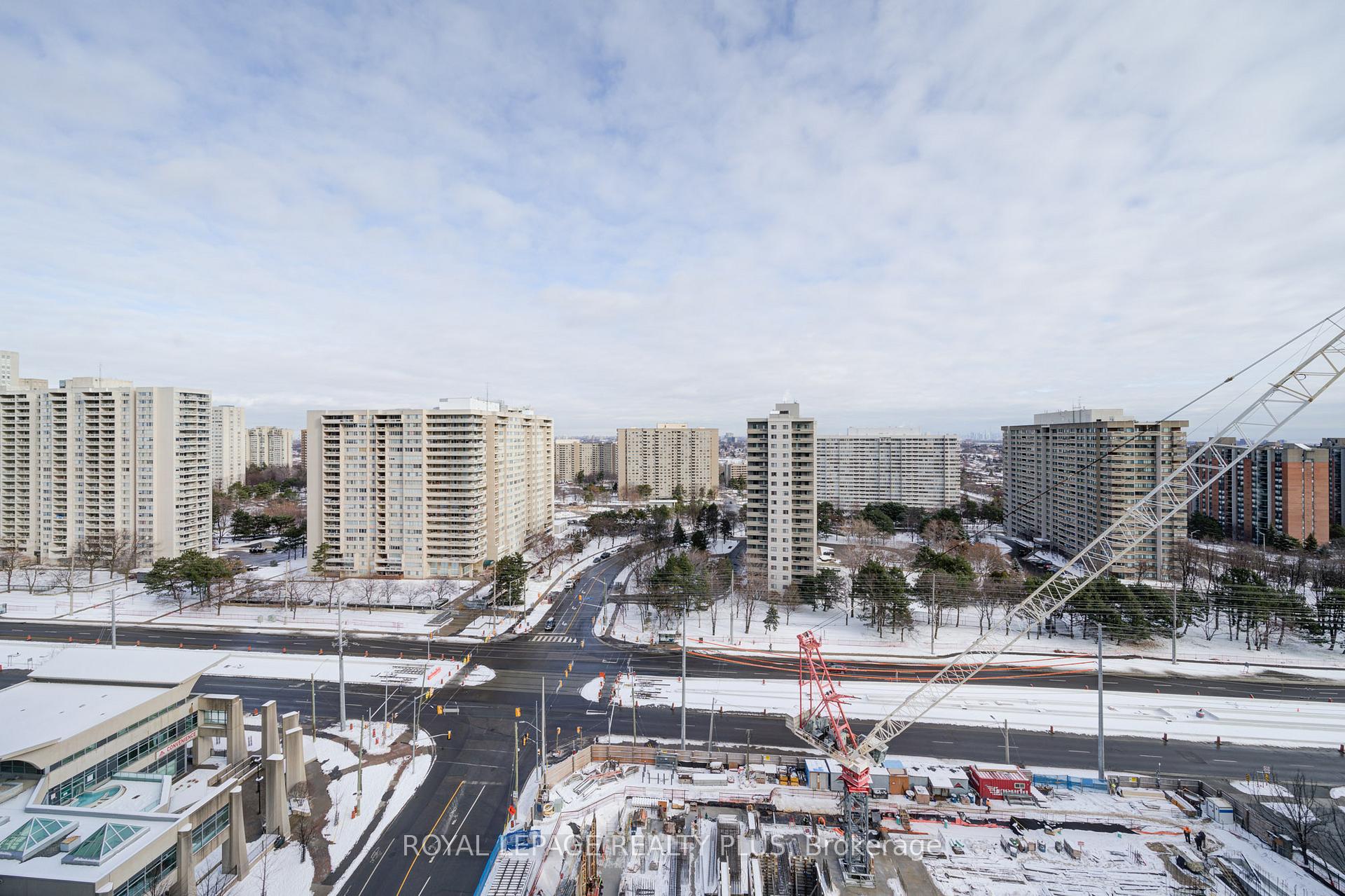 2 Bedrooms Condo at 30 Elm, Mississauga For sale