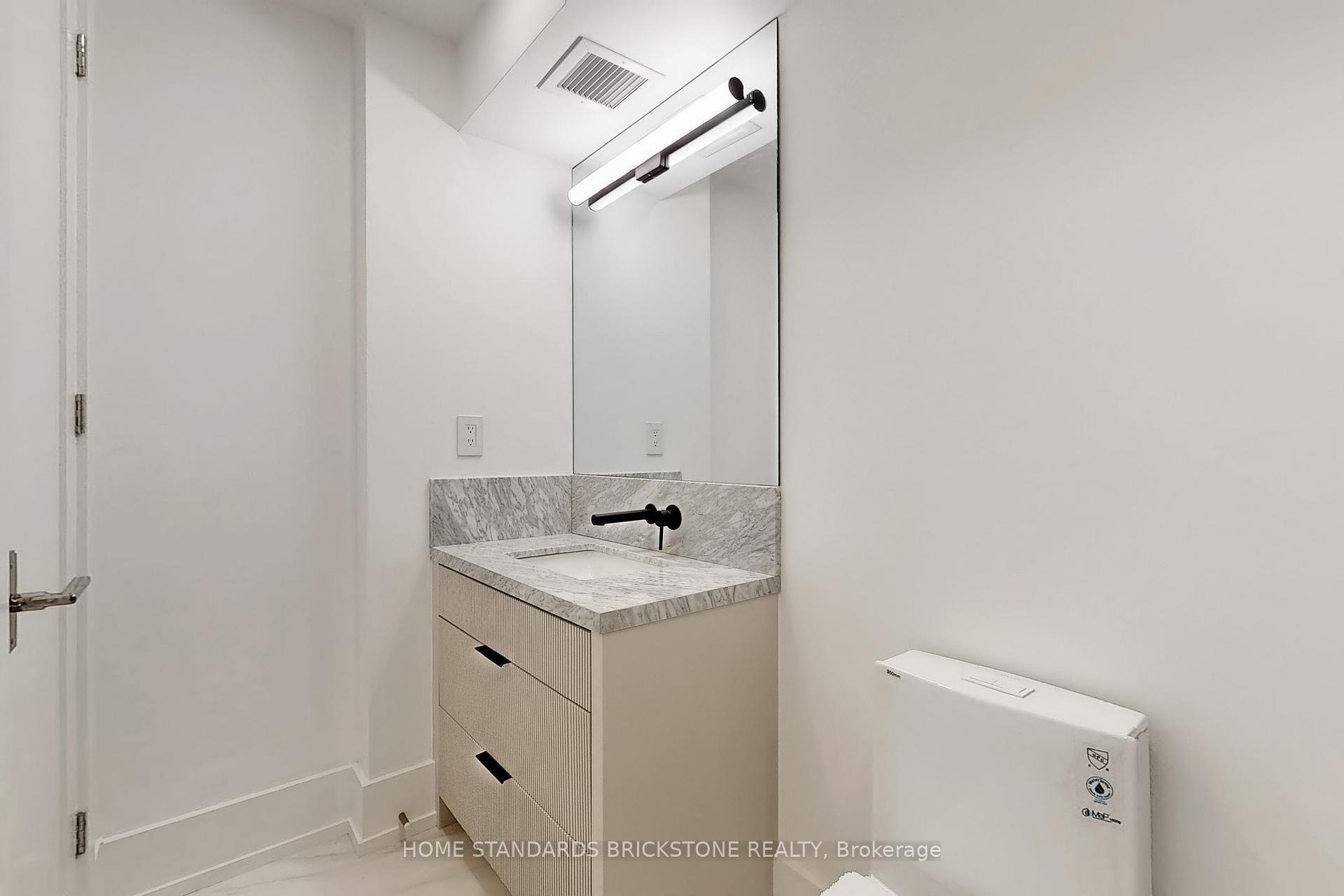 2 Bedrooms Condo at 110 Bloor, Toronto For sale