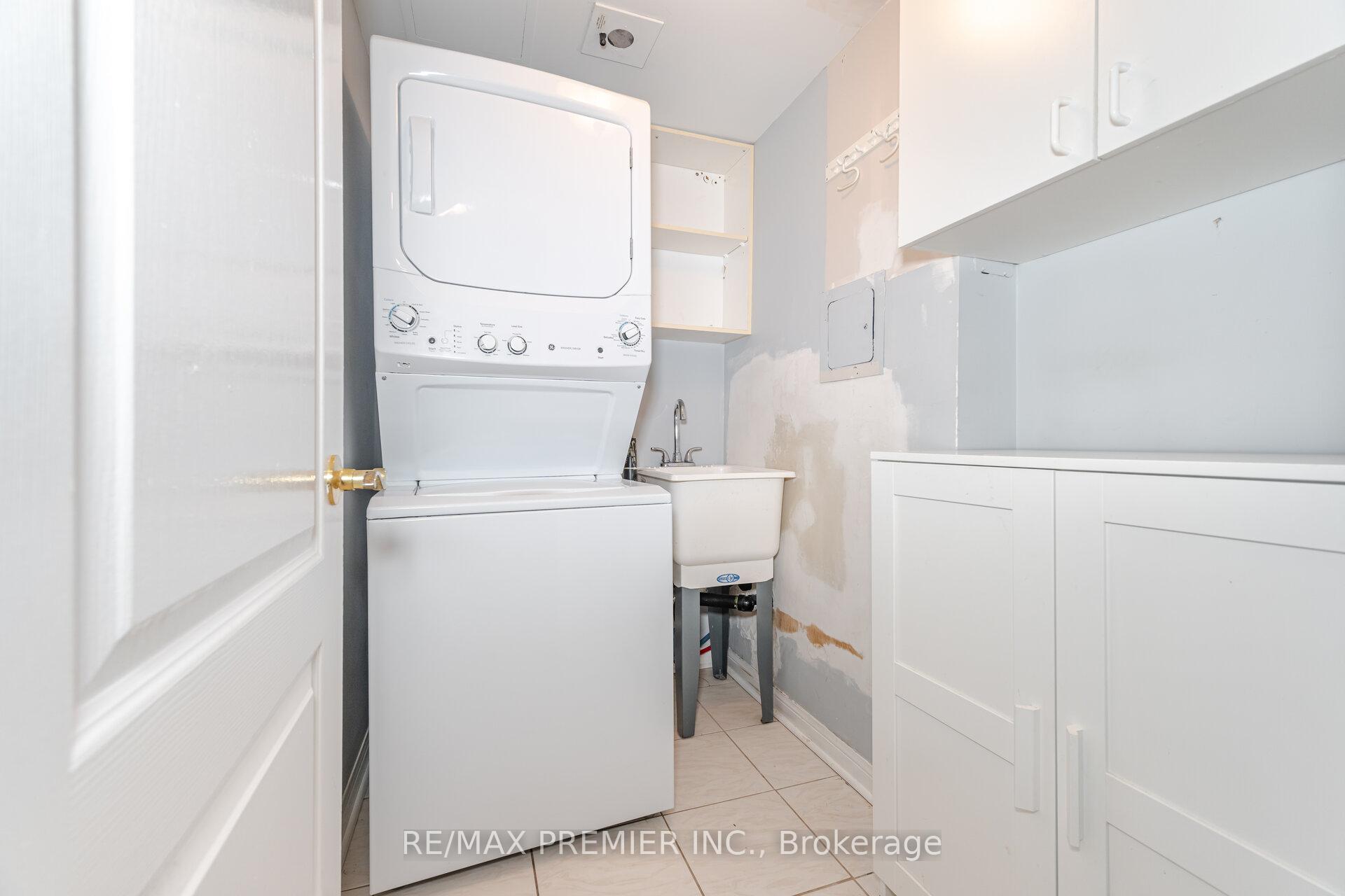 1 Bedroom Condo at 2502 Rutherford,  Vaughan For sale