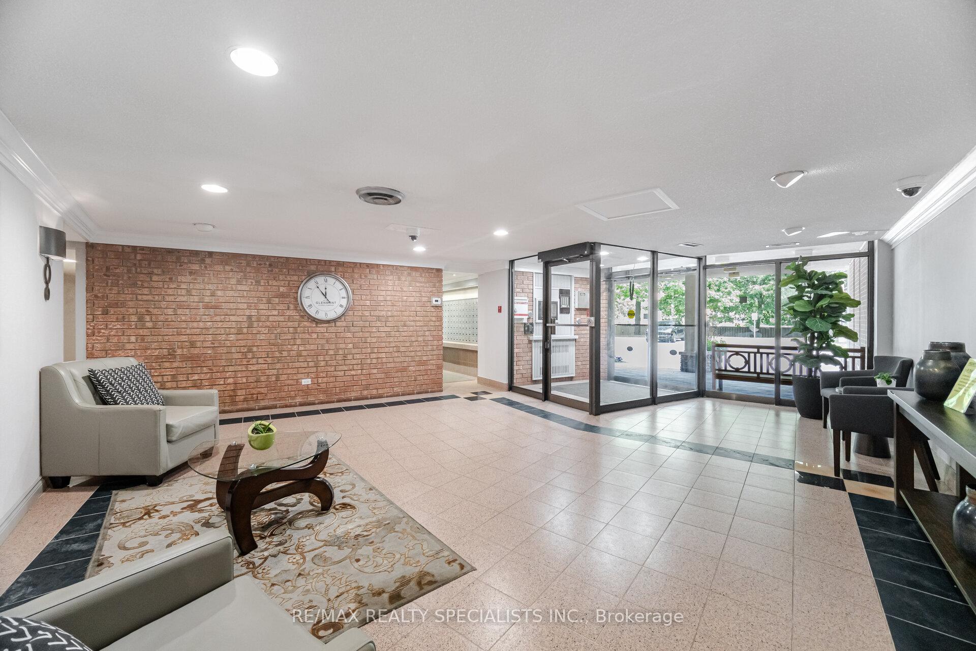 3 Bedrooms Condo at 1240 Marlborough, Oakville For sale
