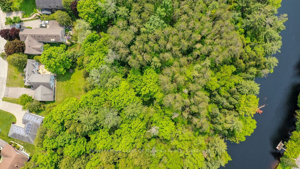 17 Sadler Drive, Bracebridge, ON P1L 1K5