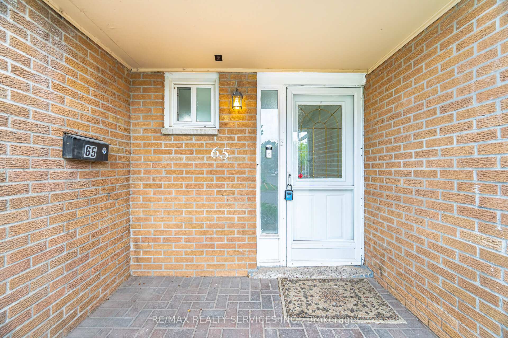 5 Bedrooms Condo at 3525 Brandon Gate, Mississauga For sale