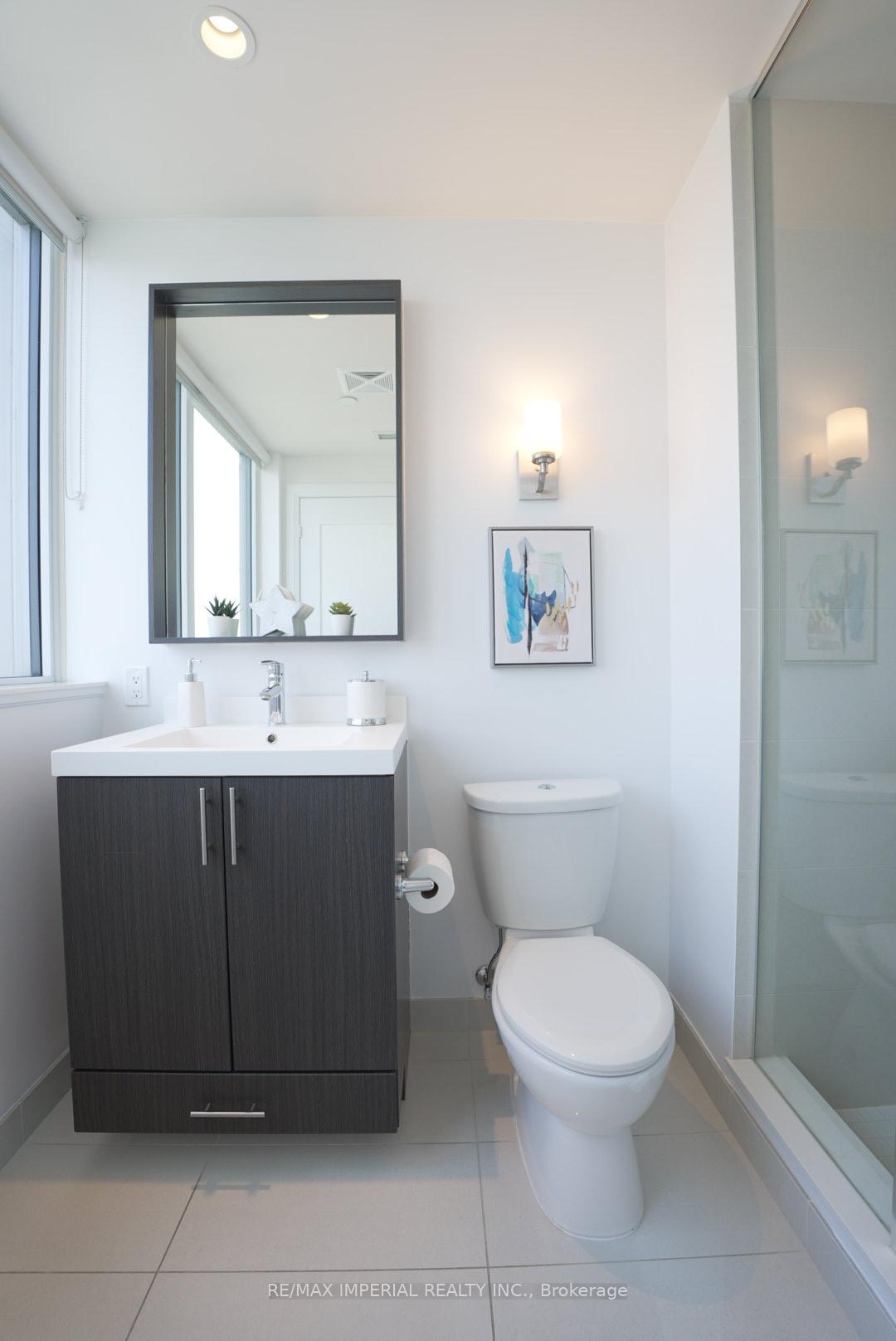 2 Bedrooms Condo at 18 Graydon Hall, Toronto For sale