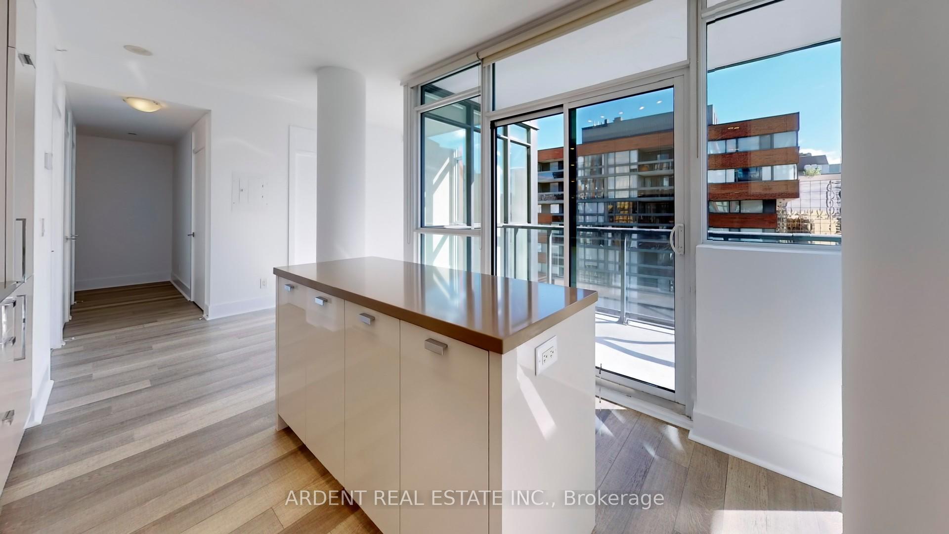3 Bedrooms Condo at 32 Davenport,  Toronto For sale