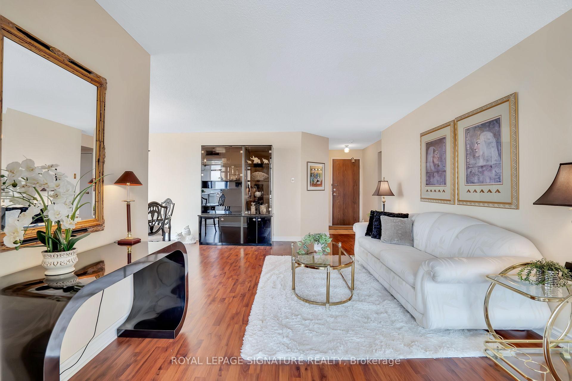 3 Bedrooms Condo at 7440 Bathurst, Vaughan For sale