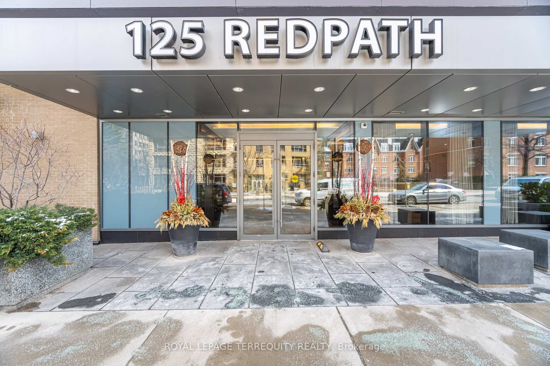 2 Bedrooms Condo at 125 Redpath, Toronto For sale