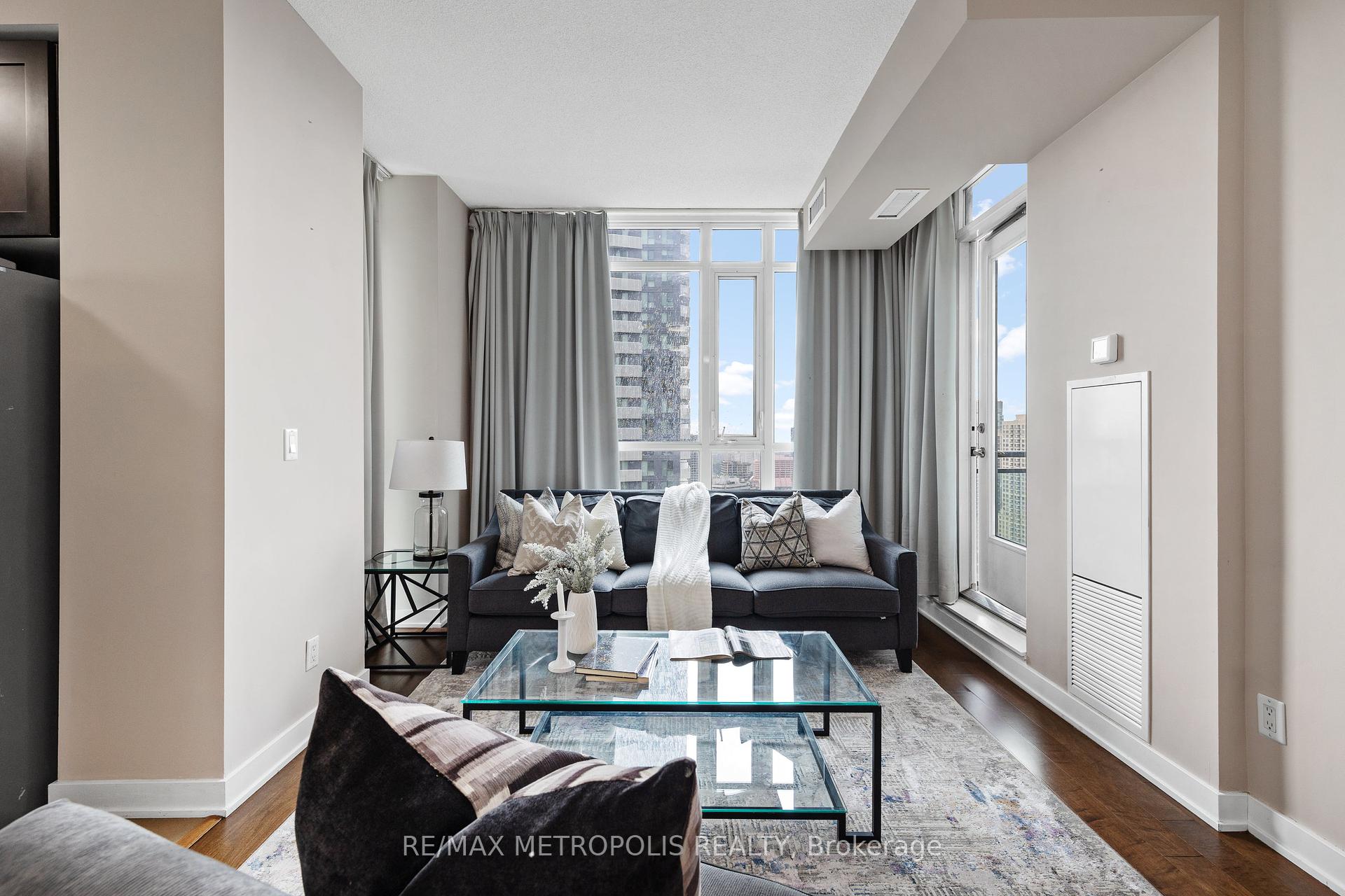 2 Bedrooms Condo at 4065 Brickstone,  Mississauga For sale